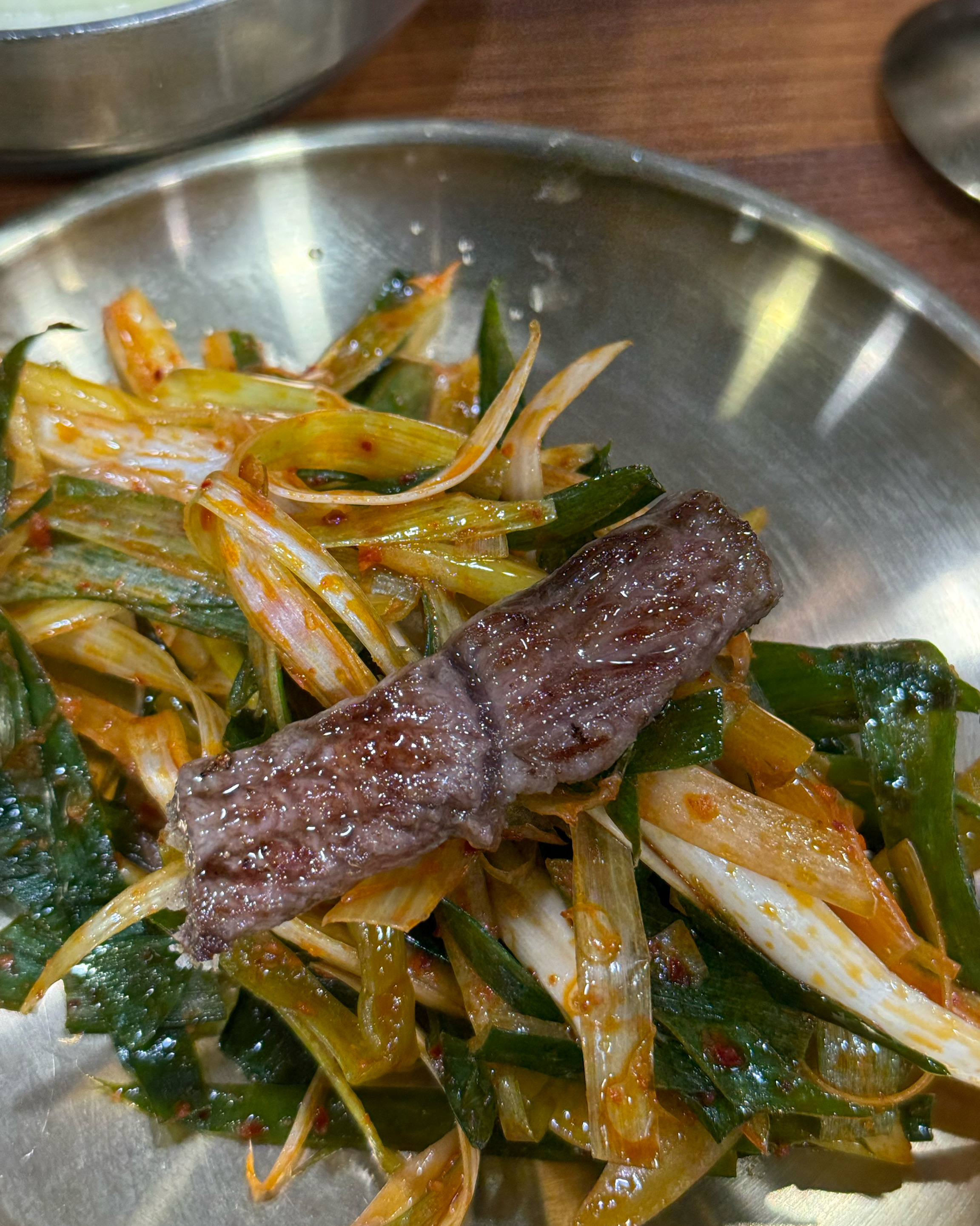 제 단골집입니다 너무 맛있어요 소고기도 맛있는데 곁들이는 음식이 맛있어서 추천드립니다. 대