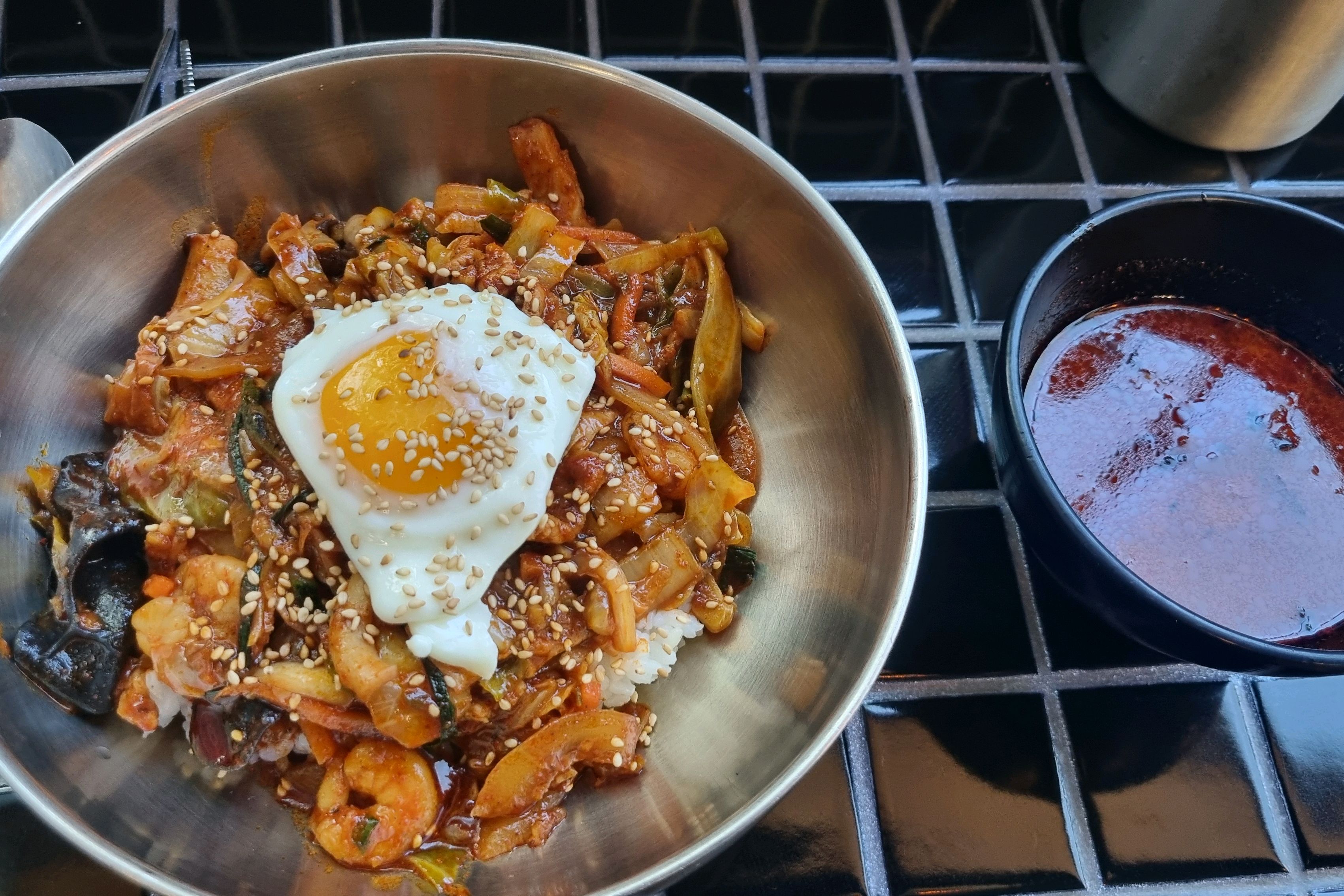중화비빔밥은 유창반점 음식 빨리나와고  불맛나면서 매콤하니 점심 맛있게 잘먹었습니다 - 대구 맛집 유창반점
