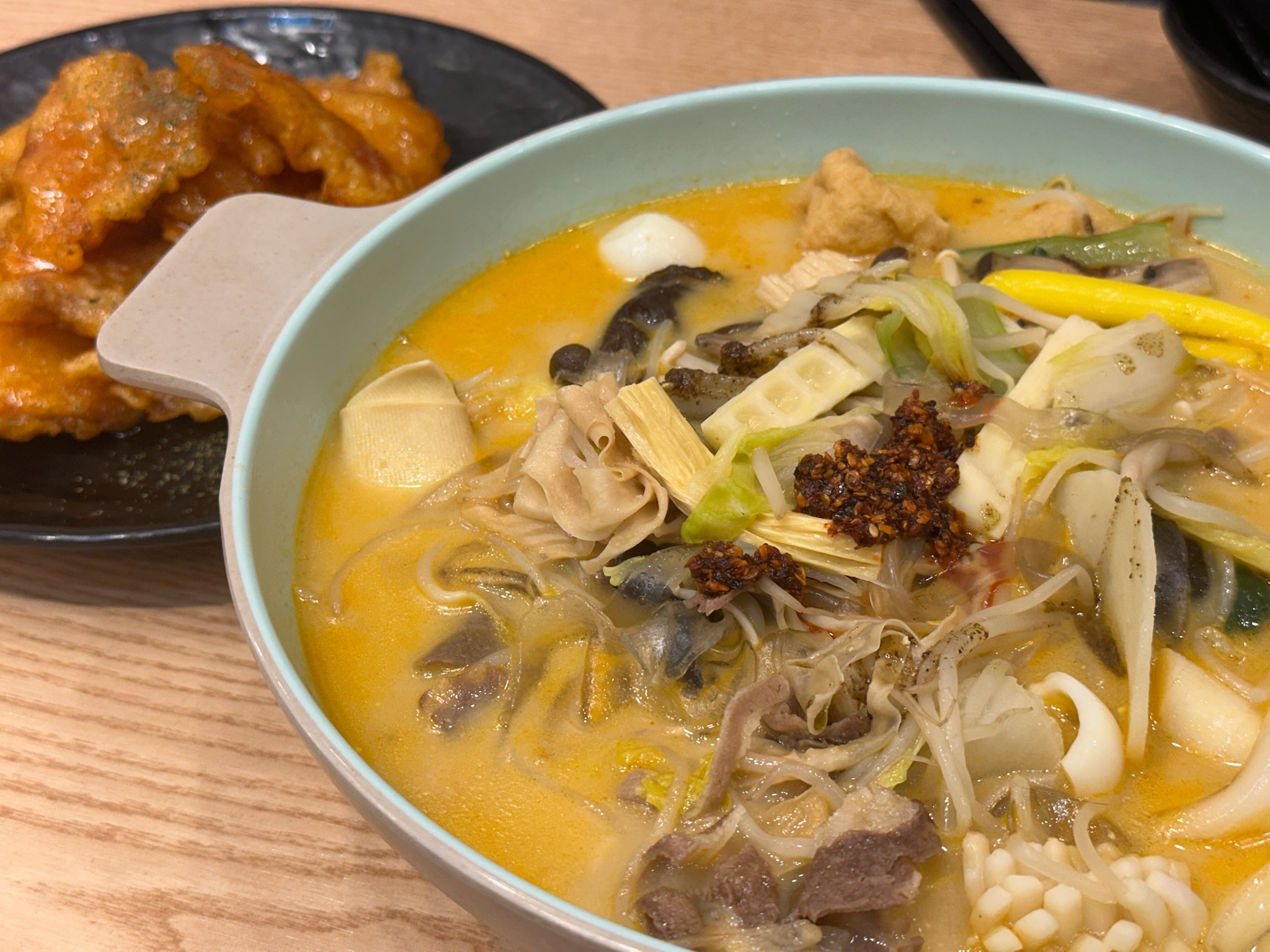 정관에서 젤 맛있는 변검마라탕!! 한우사골육수라서 마라소스 안 넣어도 기본적으로 국물이 깊