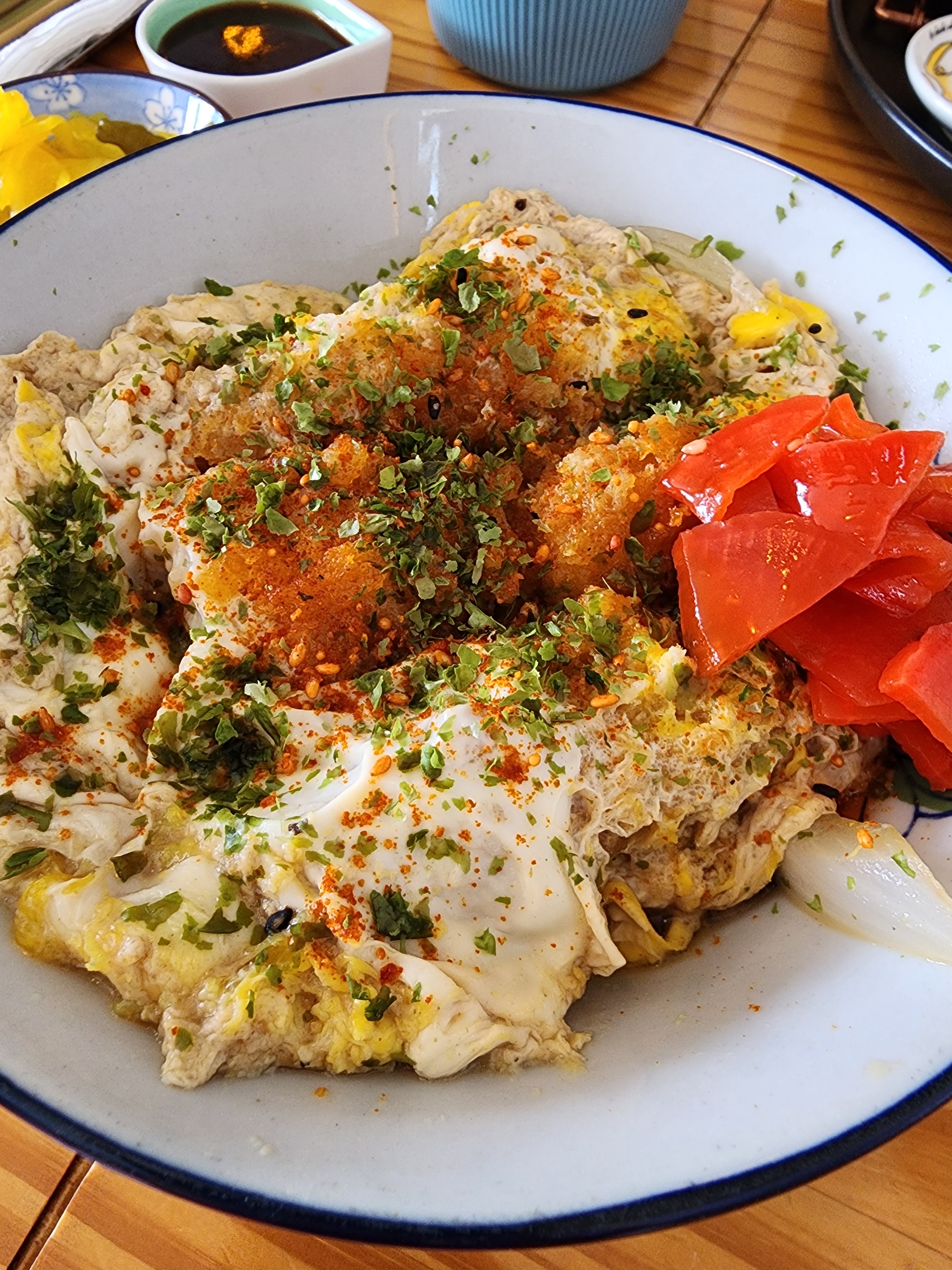 가게가 아기자기하고, 리뷰보니 돈까스가 많아서 시켜보니 돈까스가 특히 맛있어요!!!  치즈