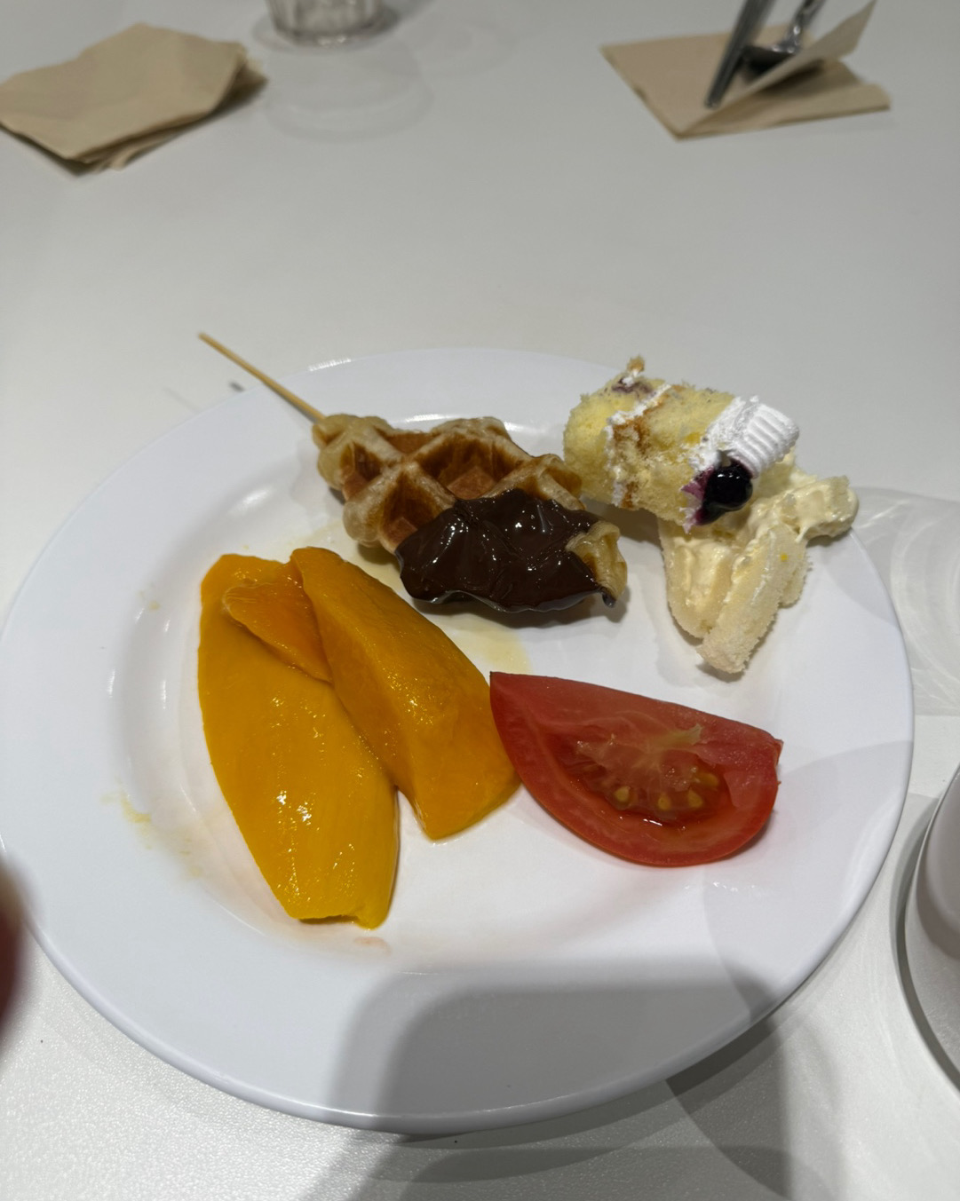 지인들 모임 하러 갔어요 - 신촌 맛집 애슐리퀸즈 현대유플렉스 신촌점