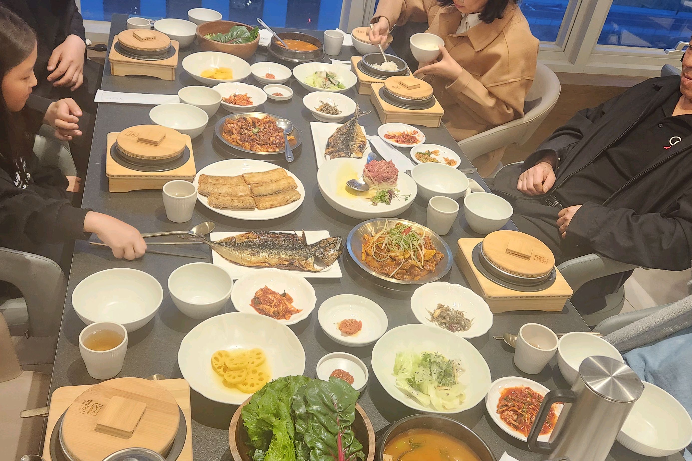 맛있는 음식이 가득한 차림상입니다:-) - 인천 맛집 밥상편지 루원시티점