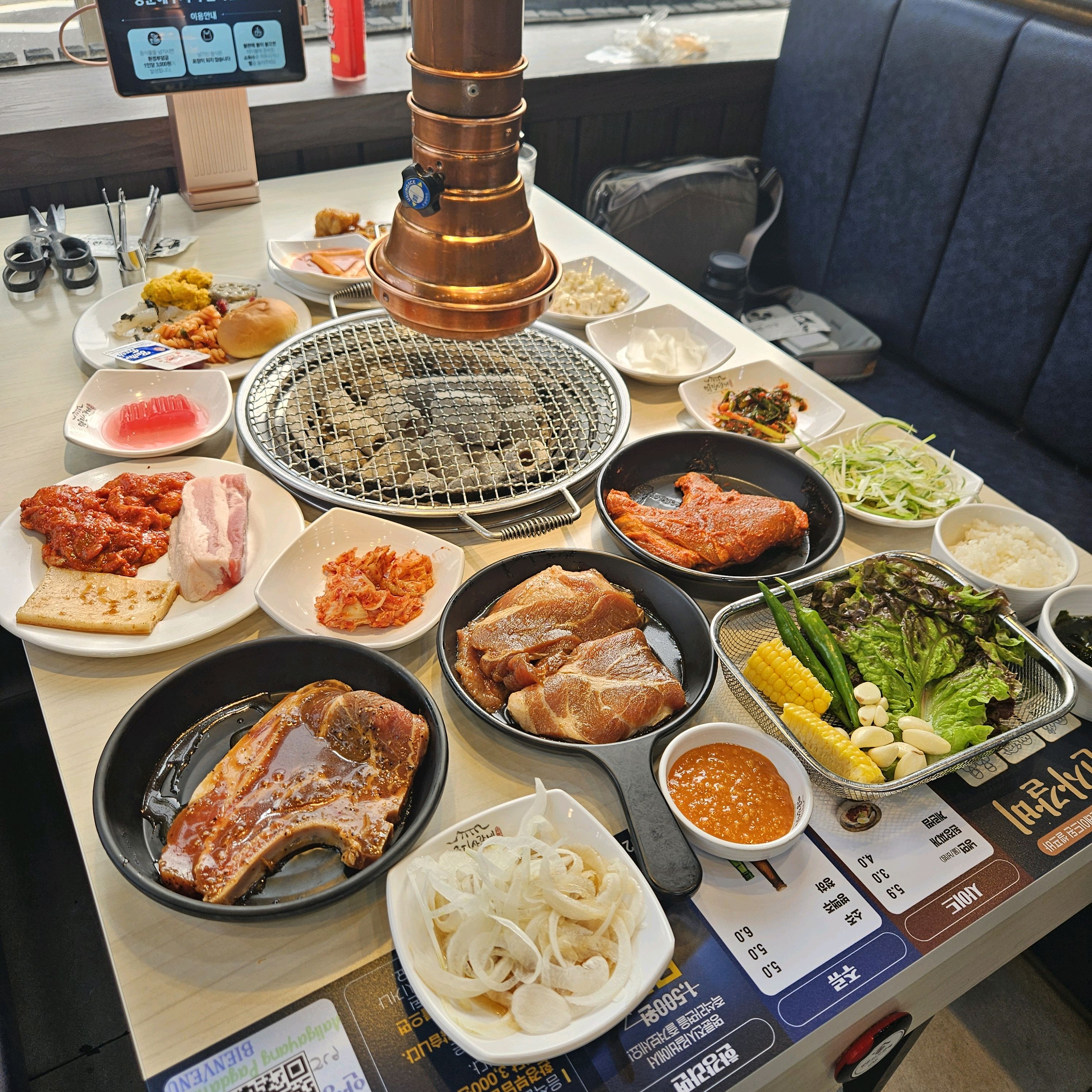 명륜진사갈비 좋아해요 가성비 좋고 ~ 샐러드바 다양해서요 ~ 서울구점은 매장 뒤에 주차 공