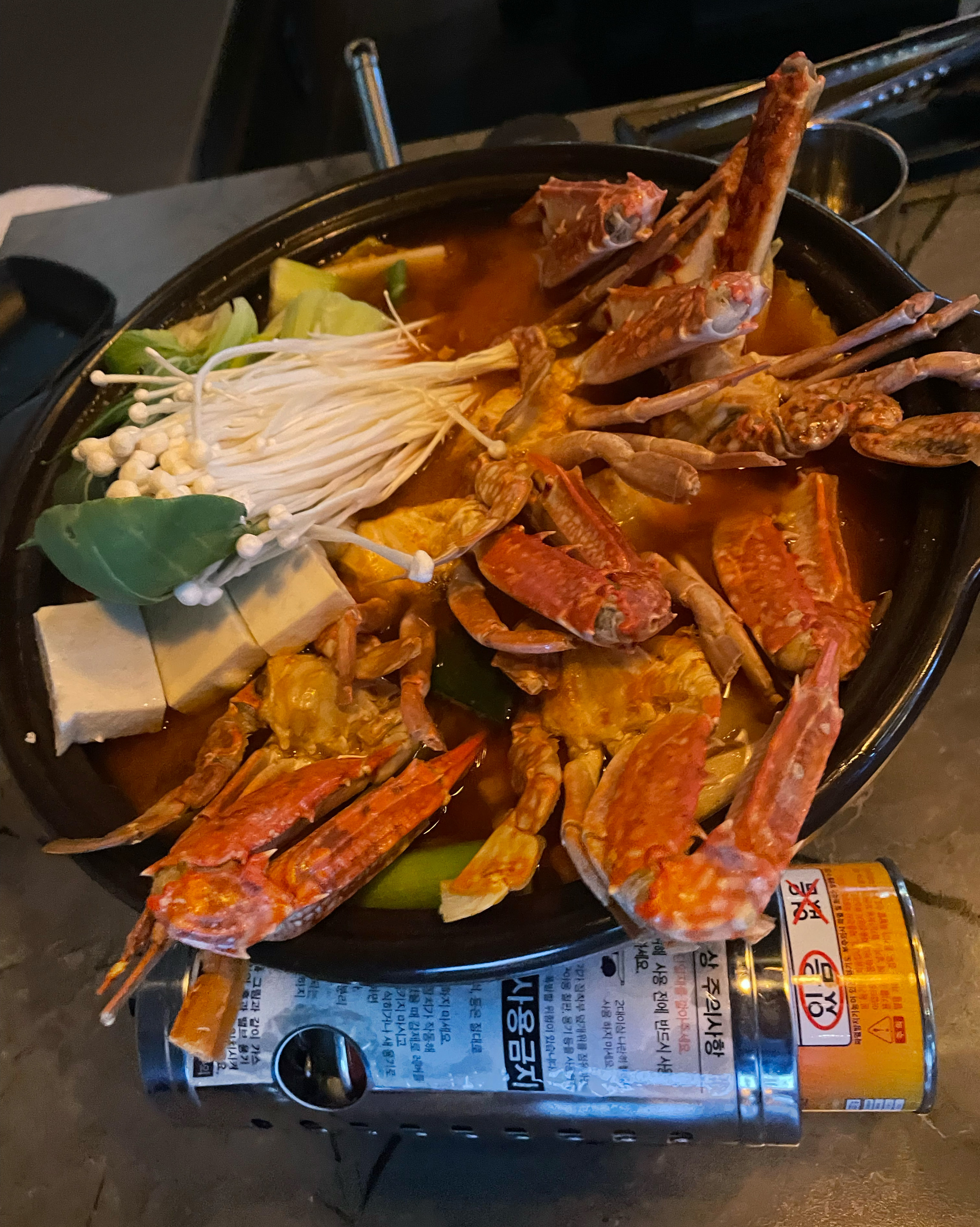 꽃게 양이 많고 시원합니다. 꽃게나베에 술 먹고 샤베트까지 먹으면 진짜 계속 먹게됩니다~~