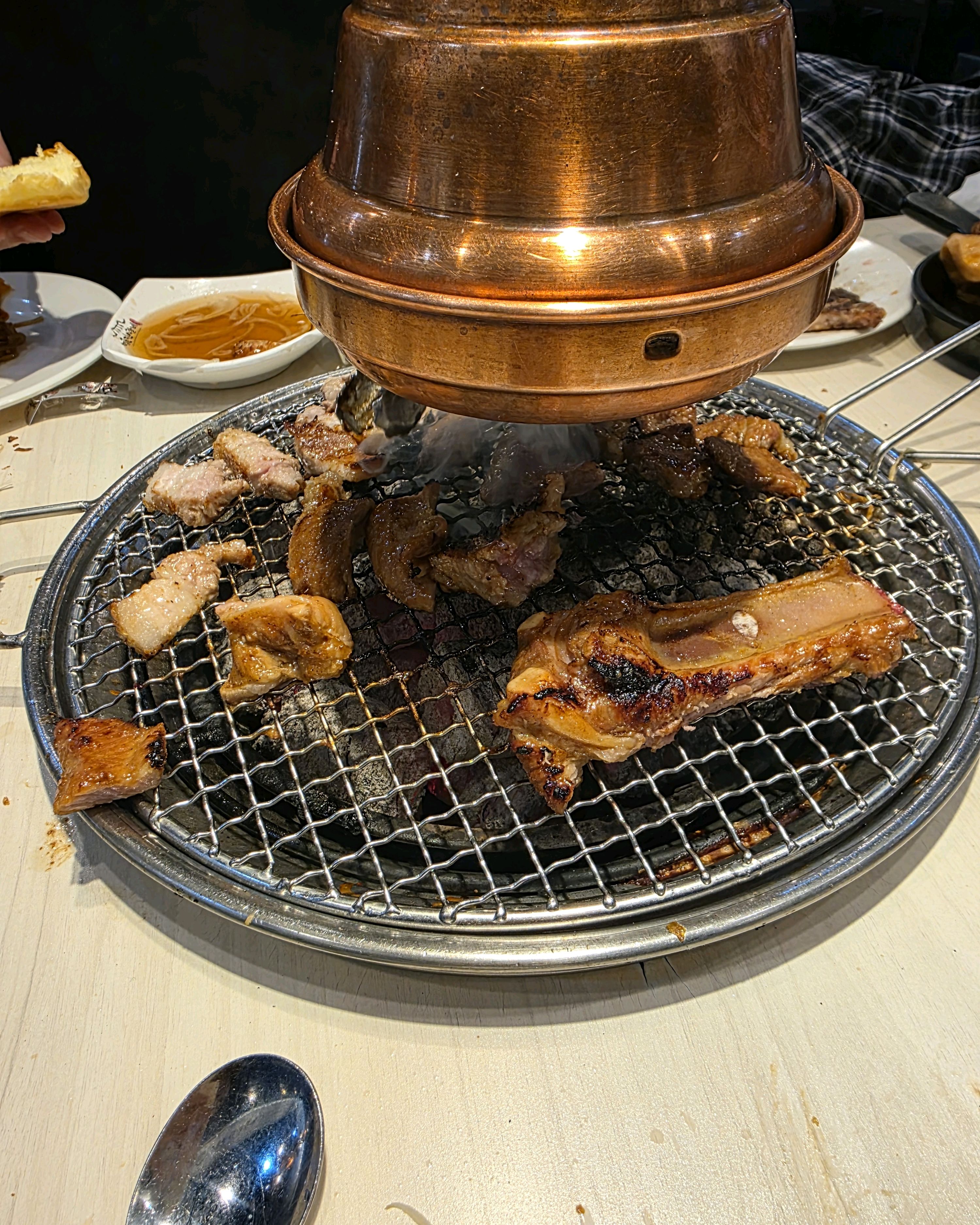 고기먹고 싶을때 자주와요! 명륜진사에서 장기점이 제일 깨끗하고 좋아요!^^ 사장님도 친절하