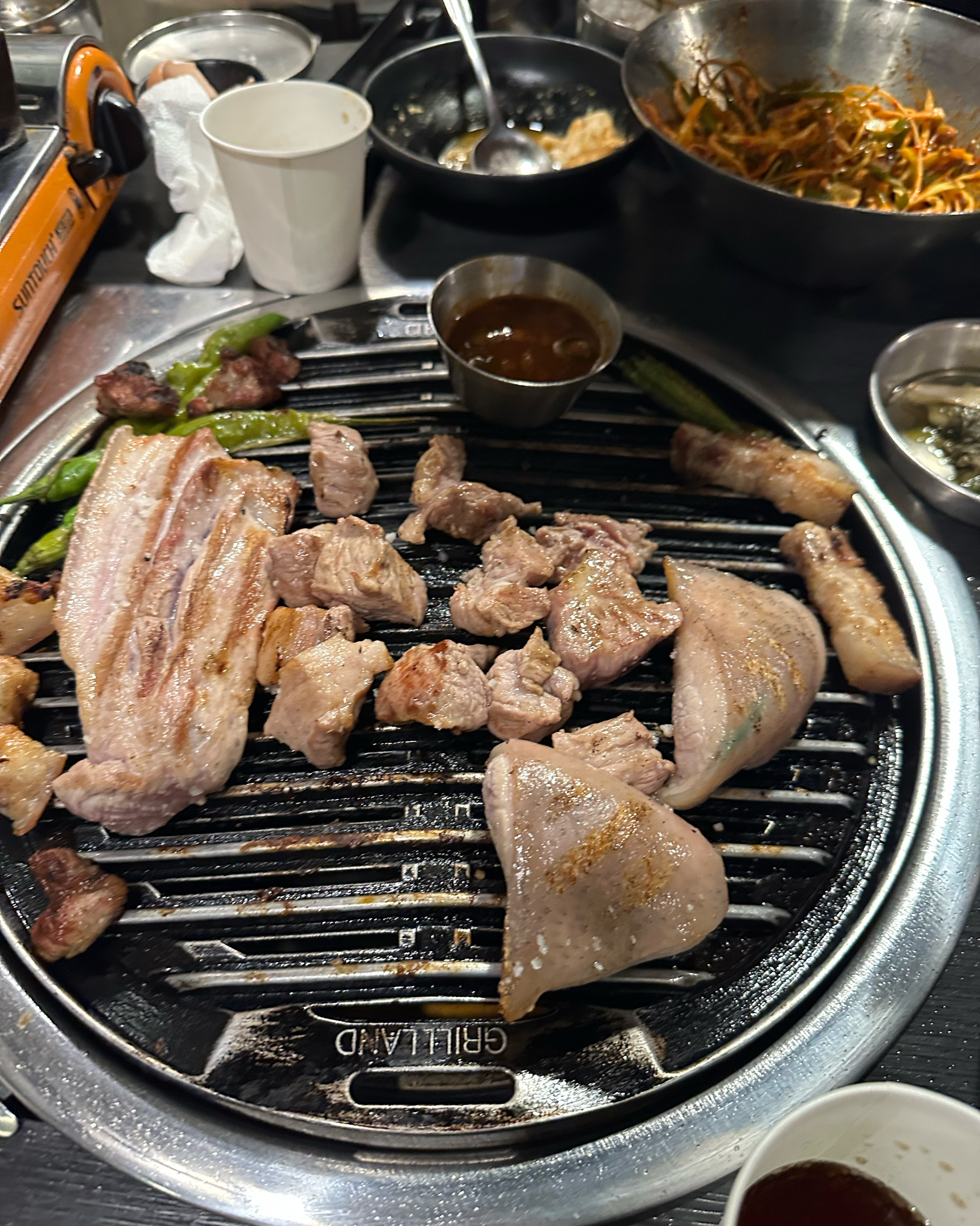 친구들이랑 고기먹으러 와서 순두부도 서비스로 주시고 고기양부터 맛까지 너무 만족스러웠습니다