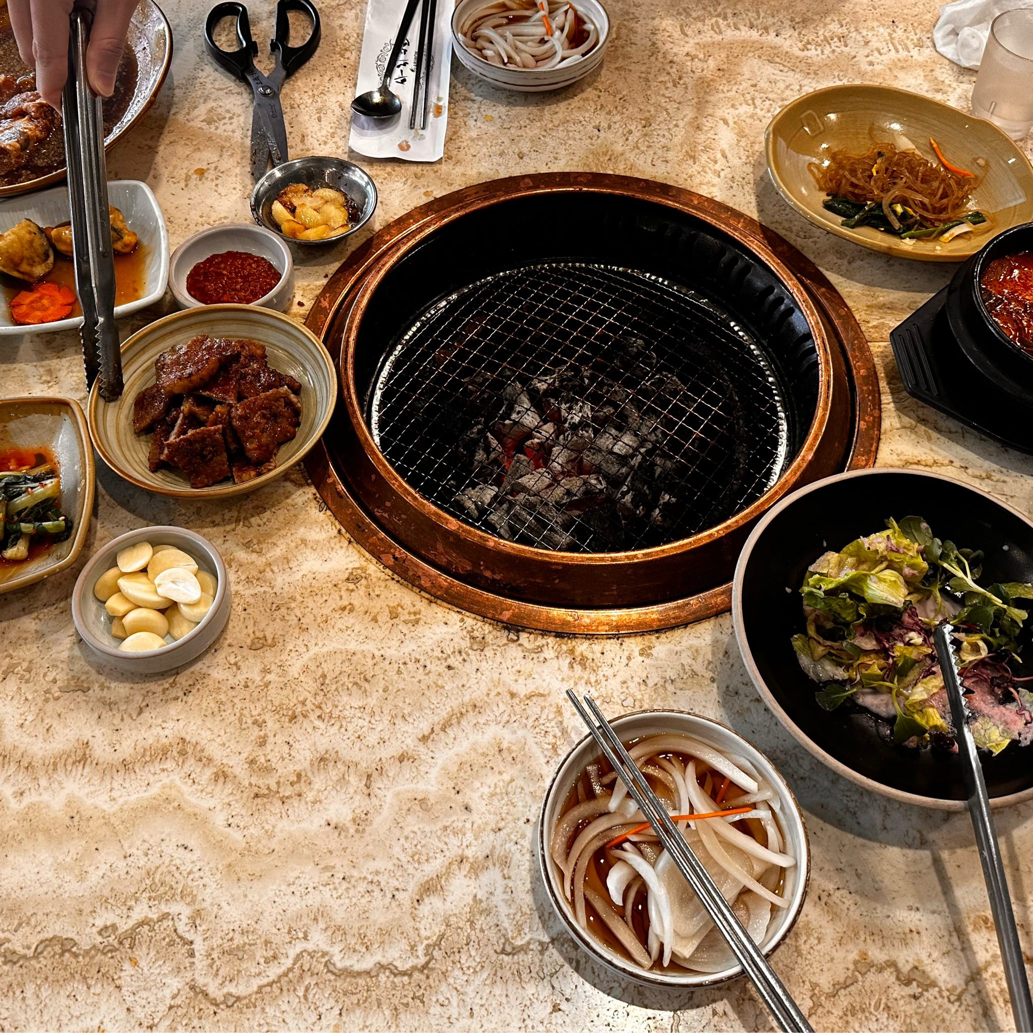 다른지점만 다니다가 우연히 왔는데 고기가 기존에 다니던 곳보다 더 부드럽고 맛있어서 재방문