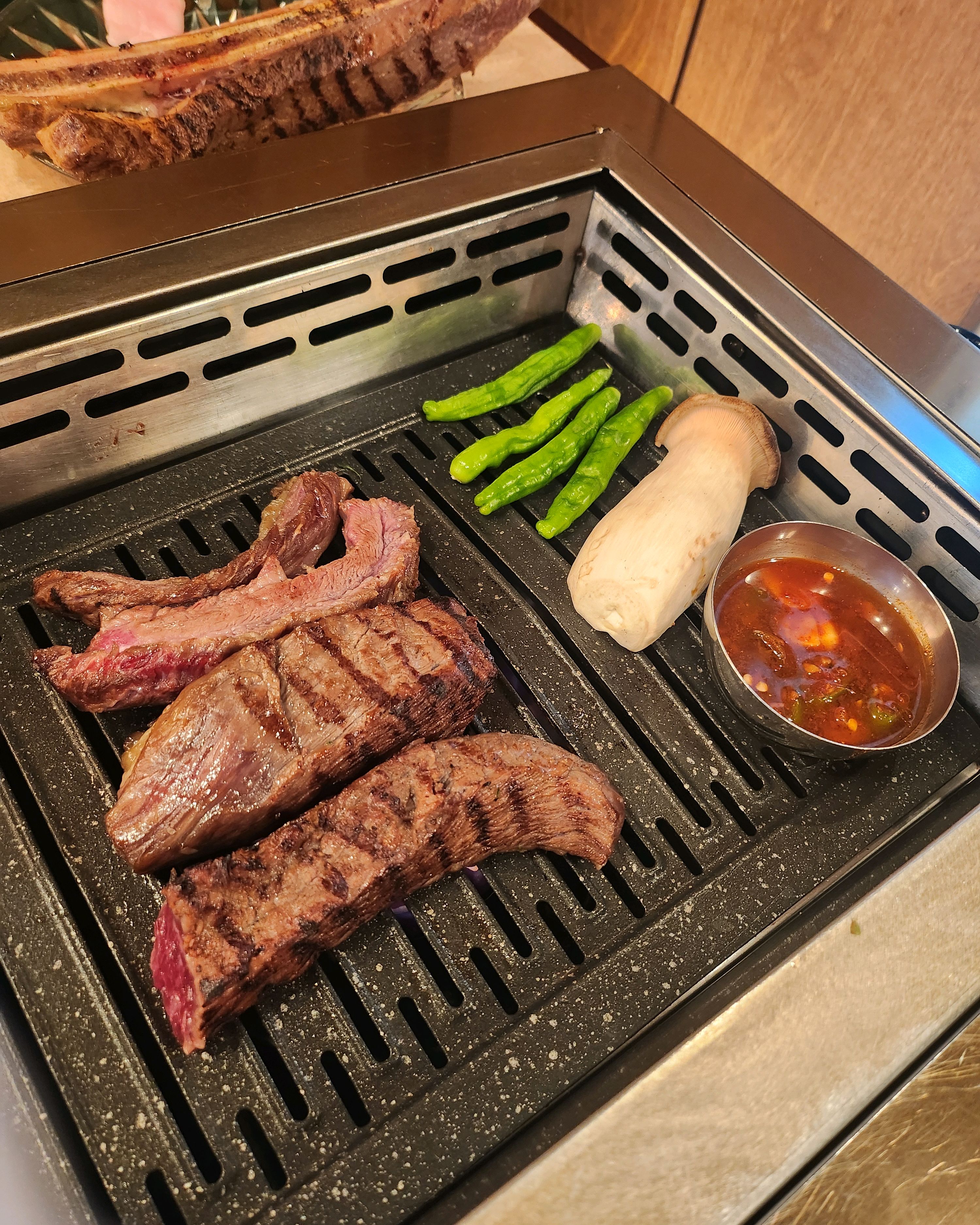 지나가다 몇번 봤는데 - 제주 맛집 화수목보리짚불구이 연동점