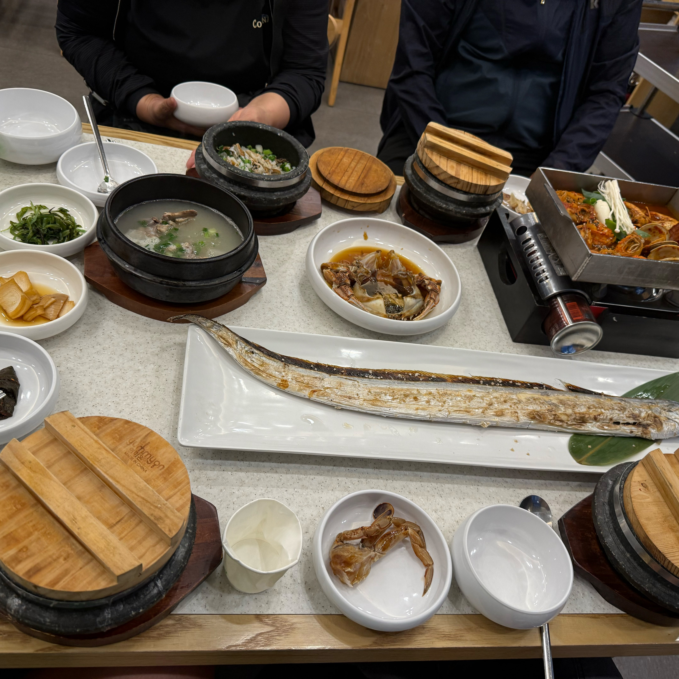 시부모님과 아이셋과 함께 제주왔어요~ 오기전부터 그렇게 유명하다는 협재 갈치도!!! 첫날