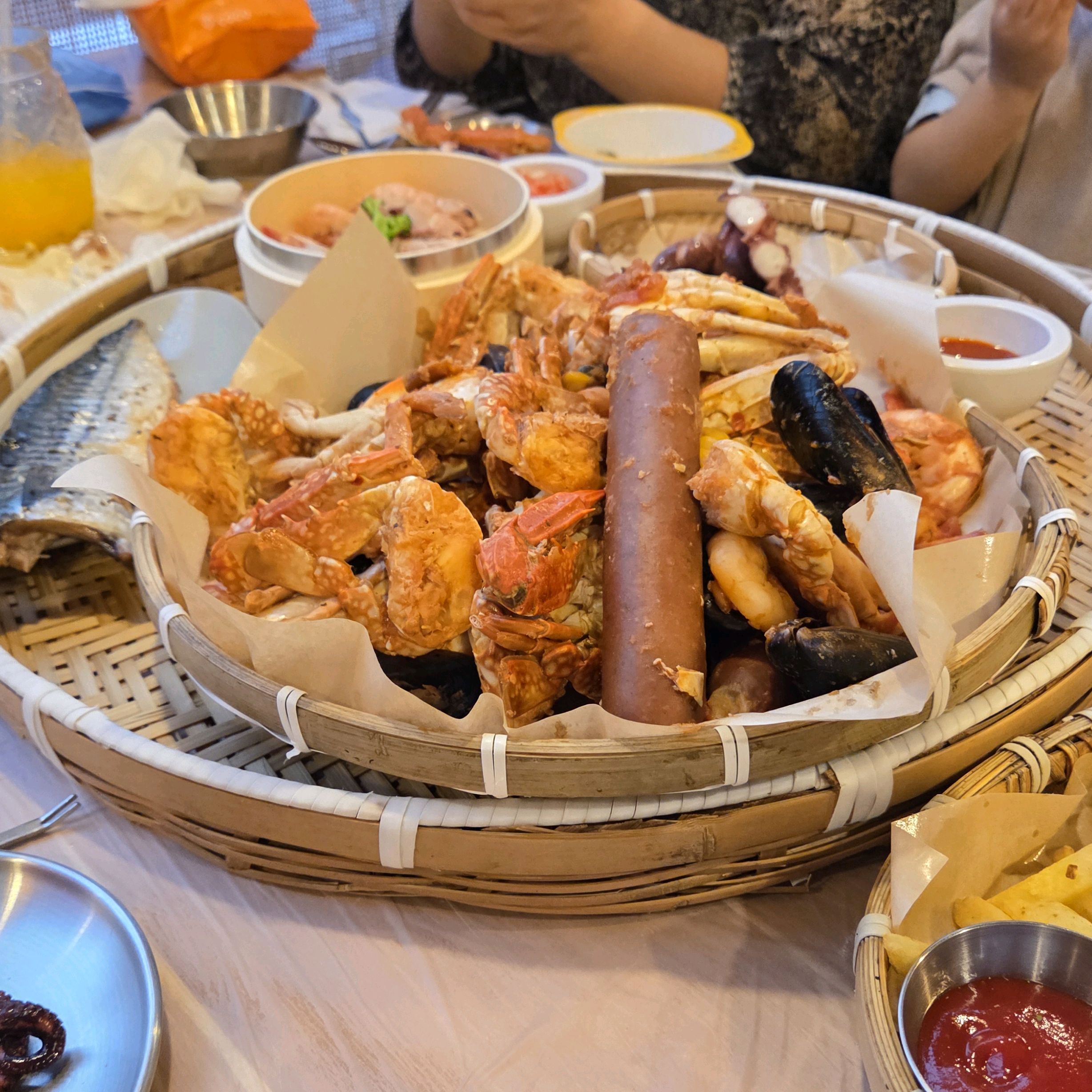 양도 많고 분위기도 좋고 친절해요!! - 제주 맛집 더비치크랩 제주협재점