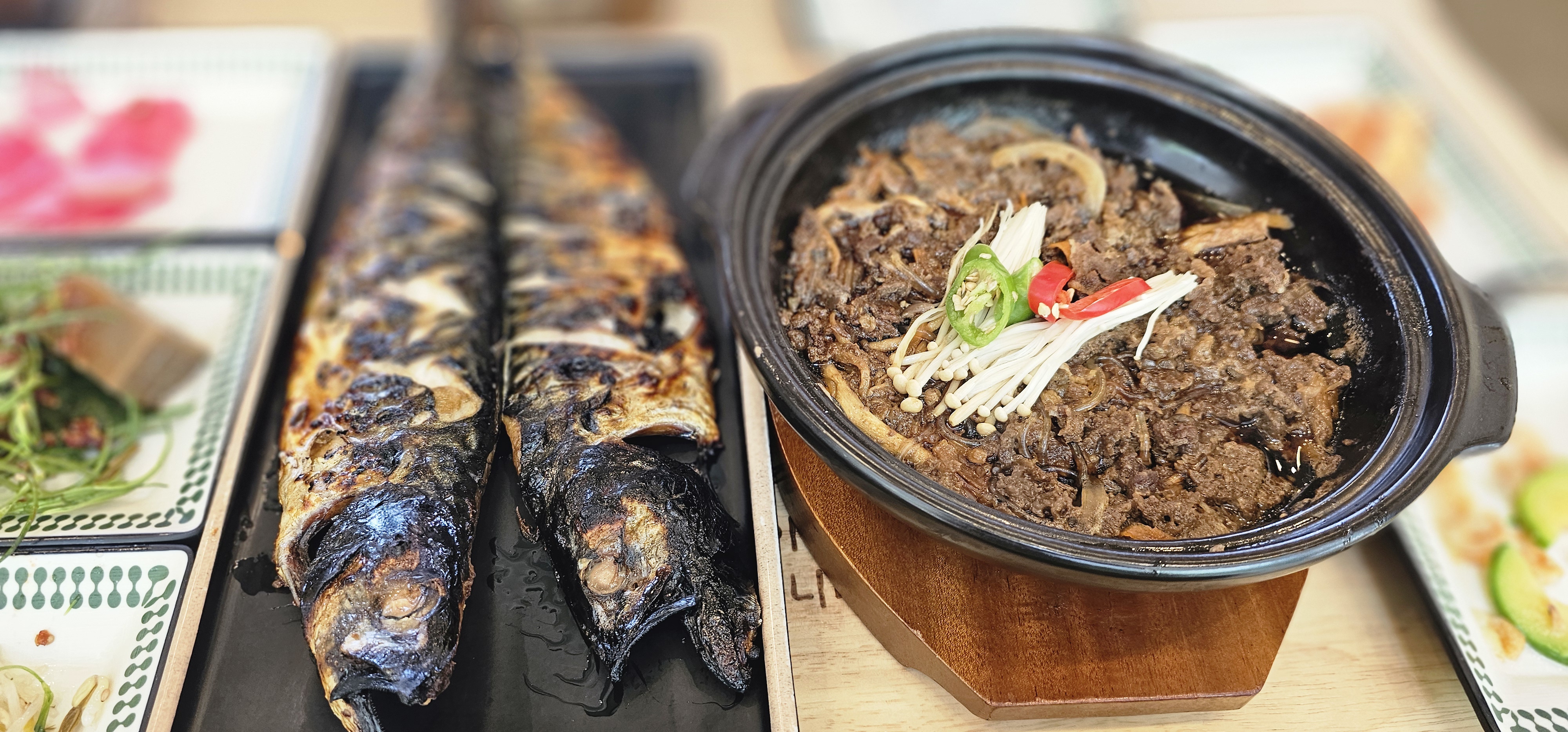 고등어구이랑 불고기전골 시켜보았어요~둘다 넘 맛나네요~^^샐러드바에 즉석 계란말이까지~넘