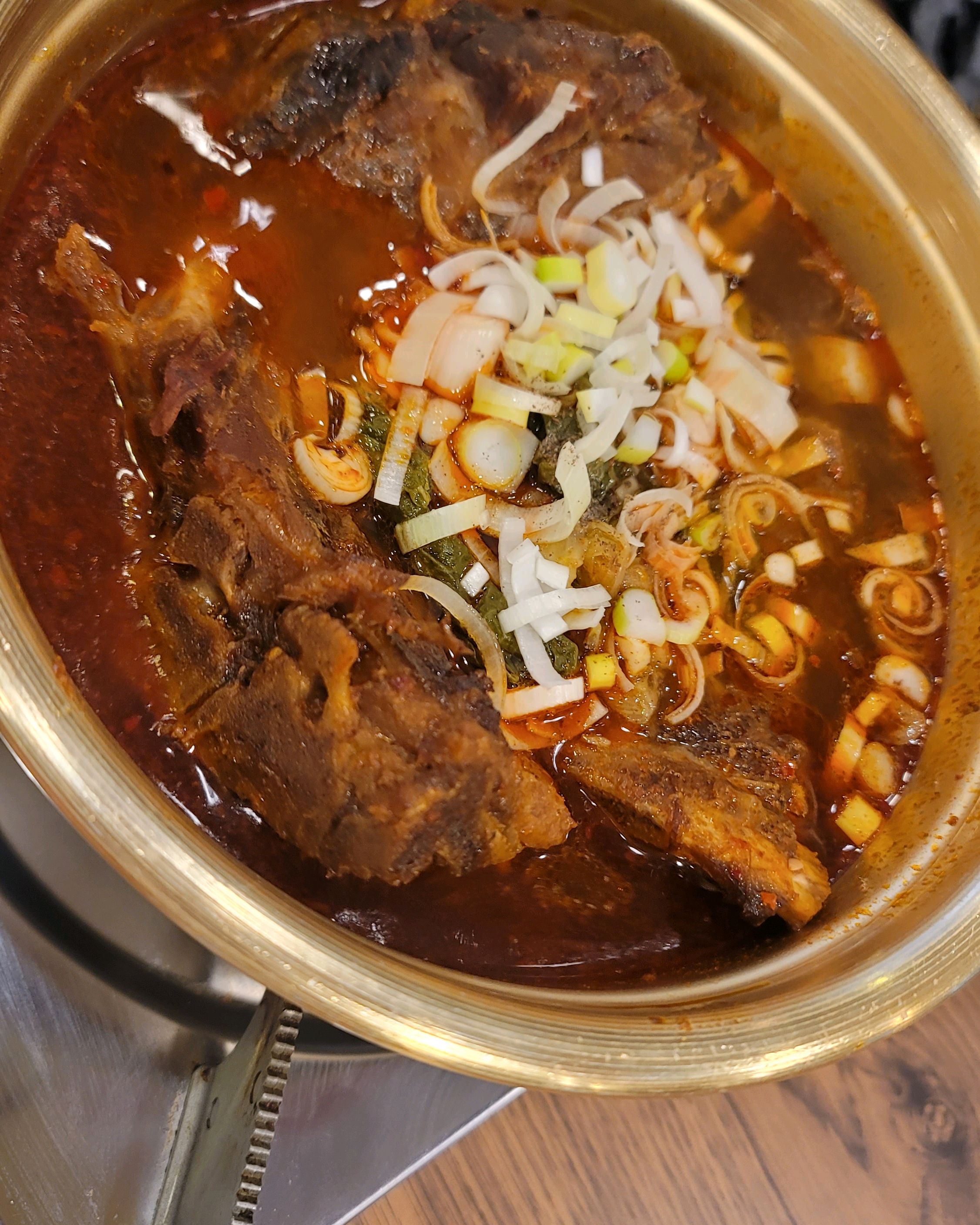 블로그에서 보고 집근처라 가족끼리 찾아와봤어.국물이 진하고맛잇어요 - 구월동 맛집 왕뼈각
