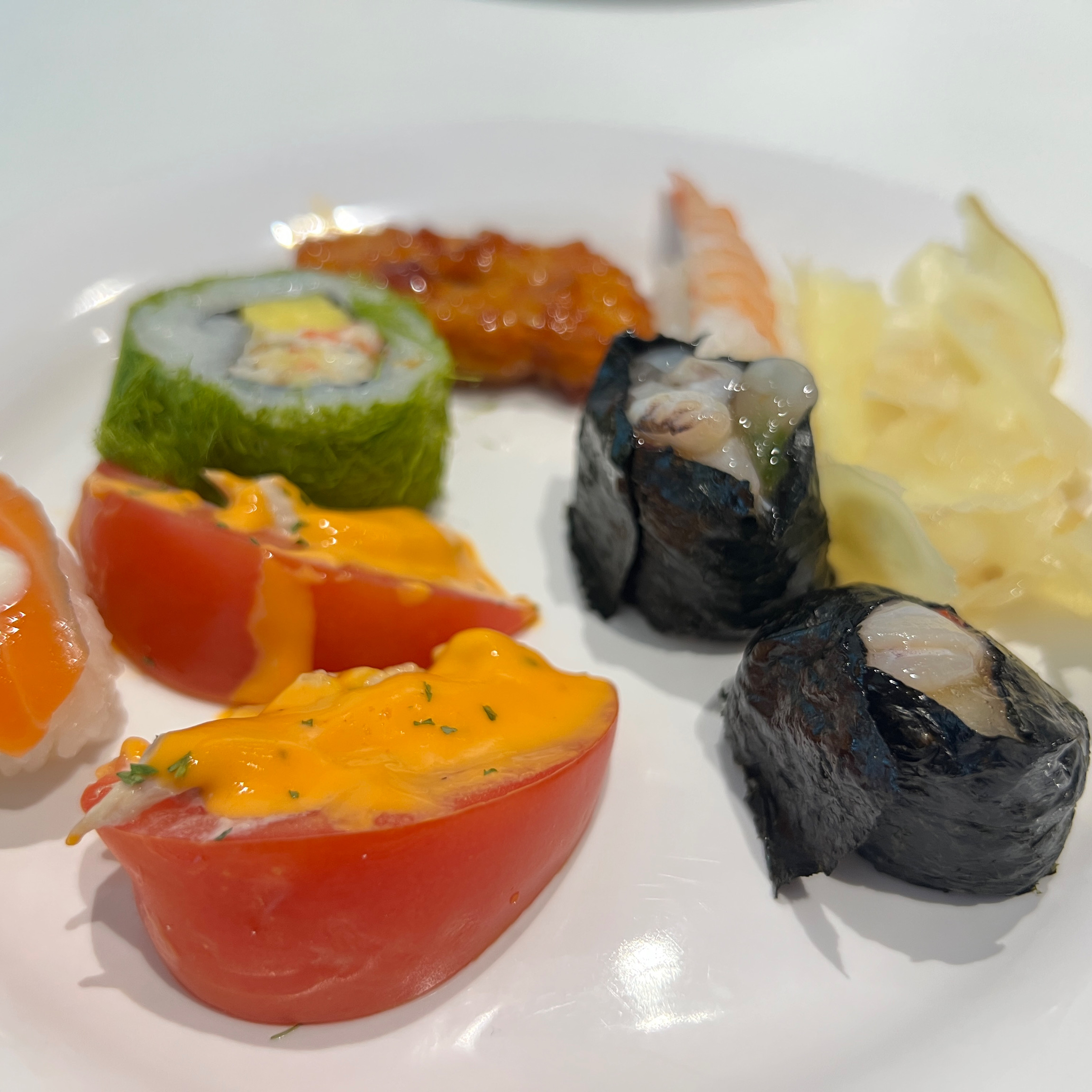 음식들이 다양하게 있고 맛있어요. 기념일이나 모임 때 가면 좋은 것 같아요. 친절하시고 매