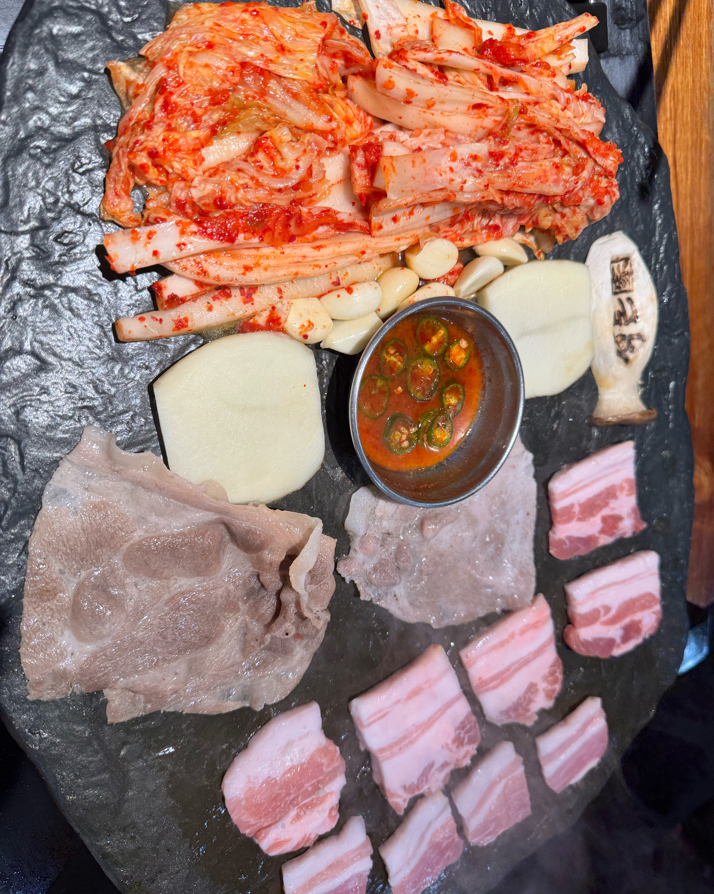 먹은지 얼마 안지났는데 또 왔어요 - 인천 맛집 석돈