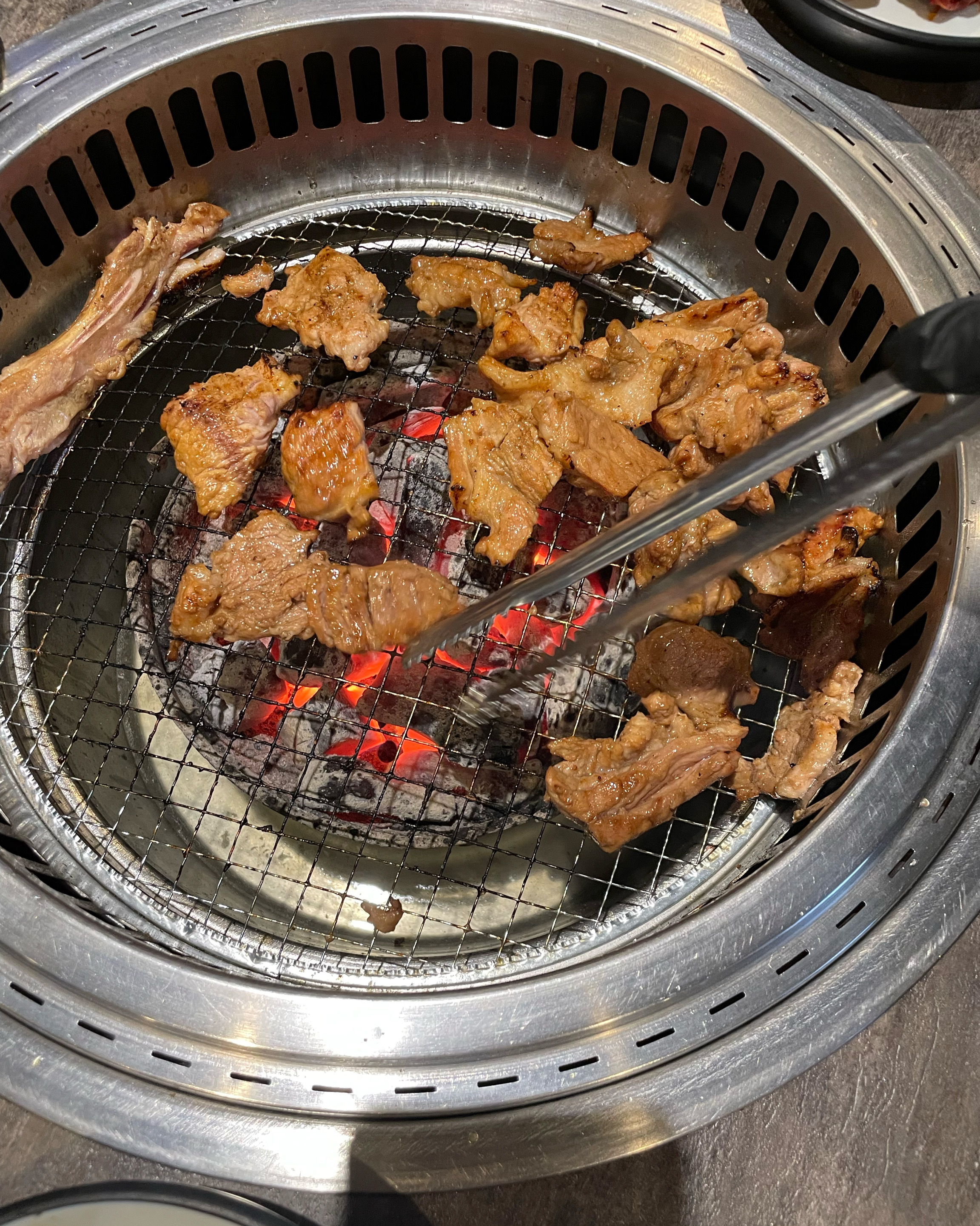 직접 다 구워주시고, 반찬도 다 맛있어요. 어버이날이라 부모님 모시고 왔는데 만족하시네요!