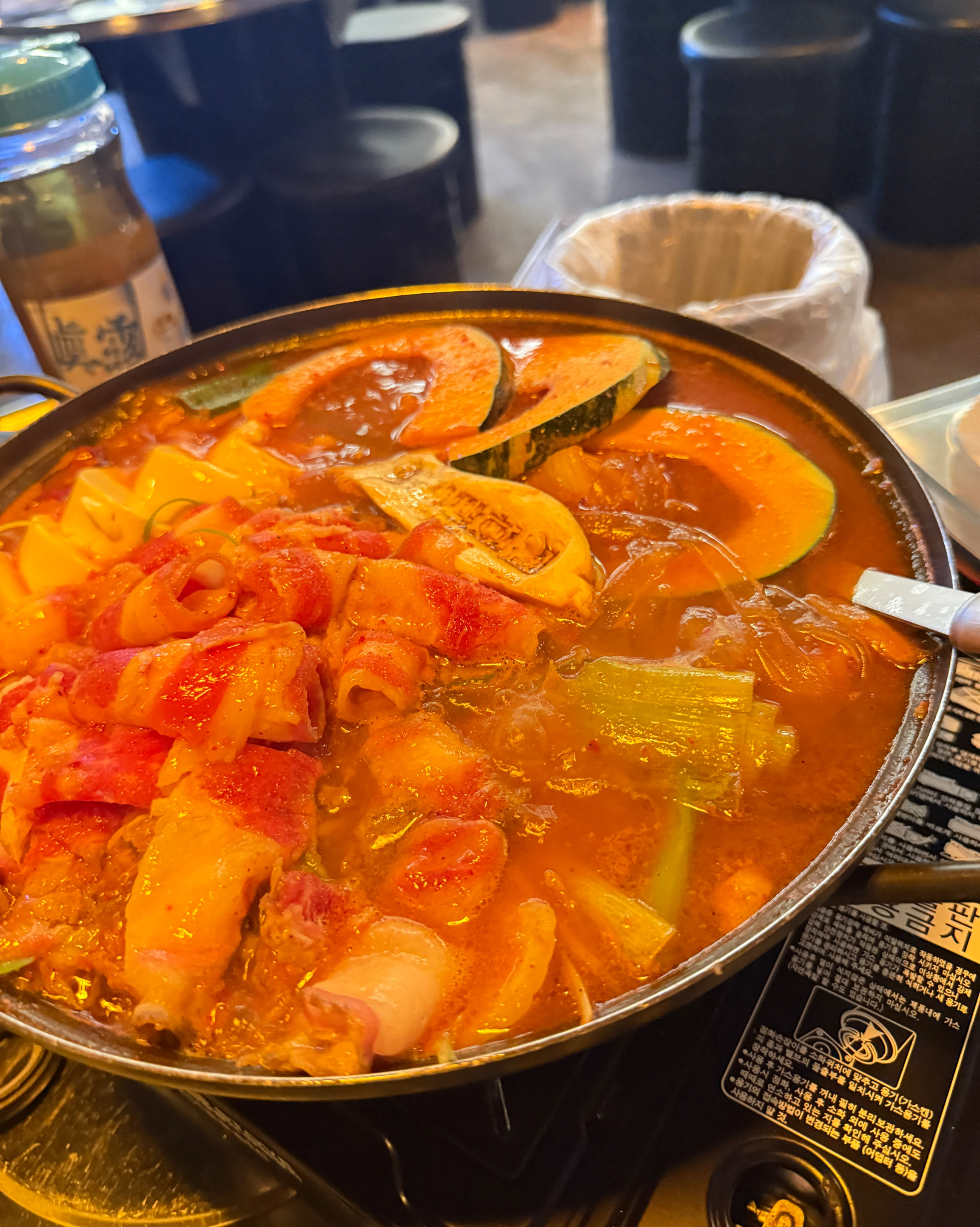 오,, 밥도둑이 따로없어요 밥도 푸짐하게 주시고 특히 남성분들이 좋아하실거같아요.. 왜냐