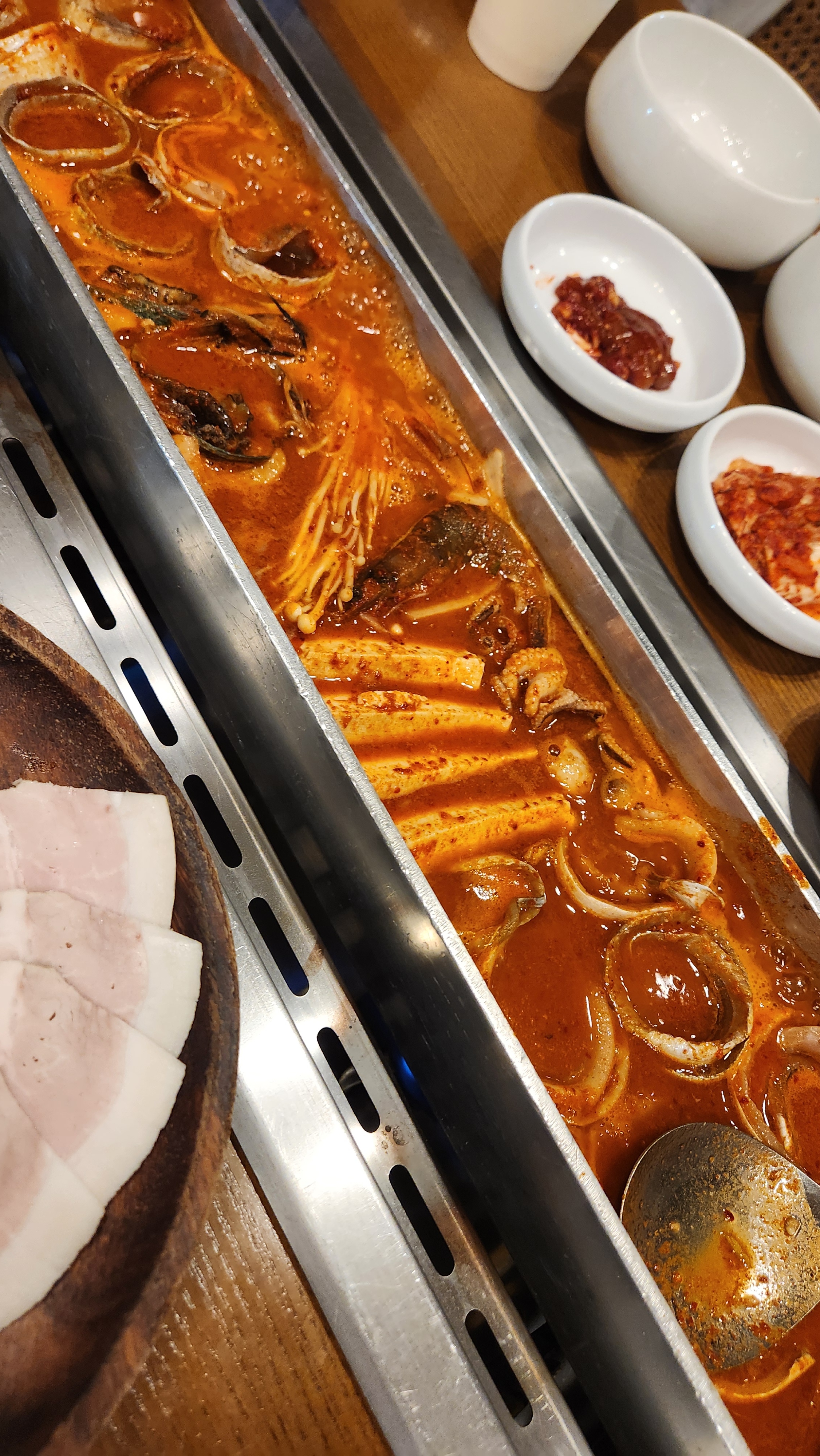 가족들이랑 한라산 등반하고 맛집이라고 들린 식당!! 갈치랑 해산물류를 별로 안 좋아해서 기