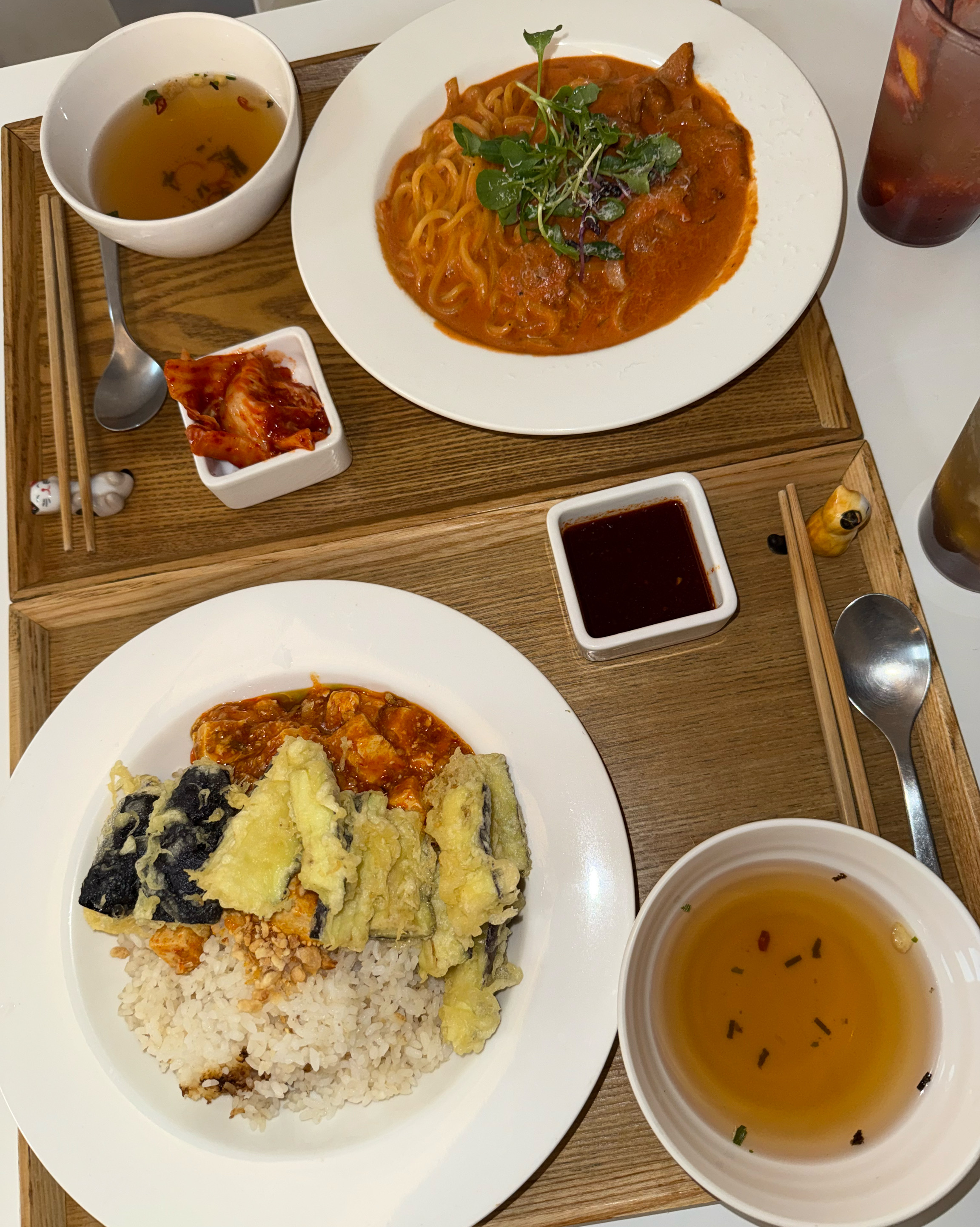 합정 근처 오면 매번 들리는 맛집이에요!! 이번엔 로제육이랑 가지튀김덮밥 먹었는데 로제육 