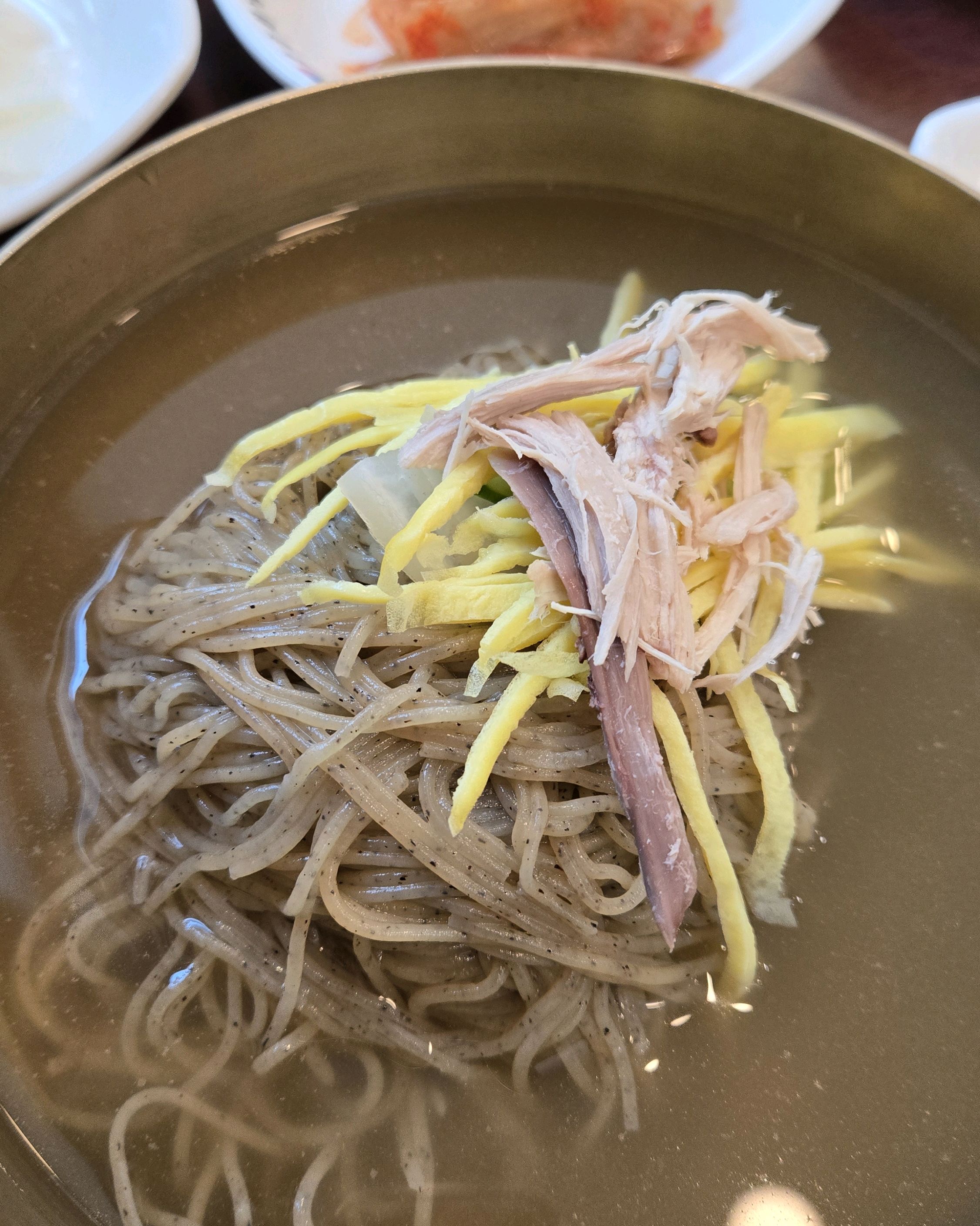 고경표씨 유투브보고 왔었는데, 기억이나고 날도 더워져서 다시 방문했어요! 꿩냉면이 생각하시
