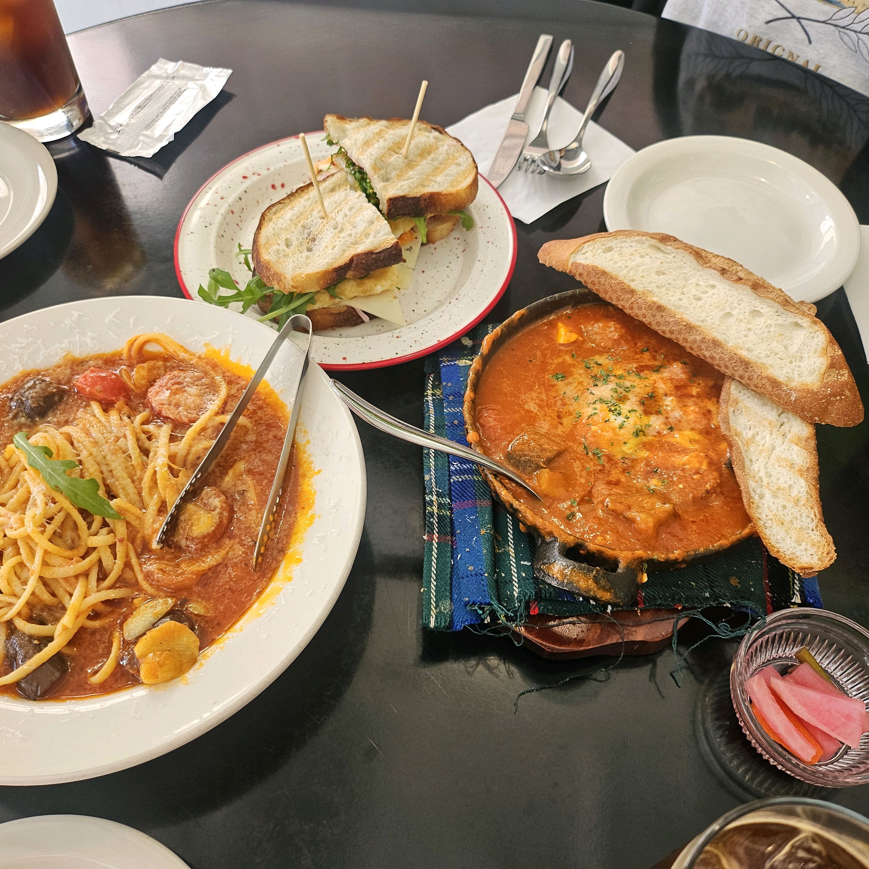 일찍 오픈해주셔서 브런치하러 왔는데 샌드위치 특히 맛있고, 음식들 퀄리티가 전체적으로 좋아