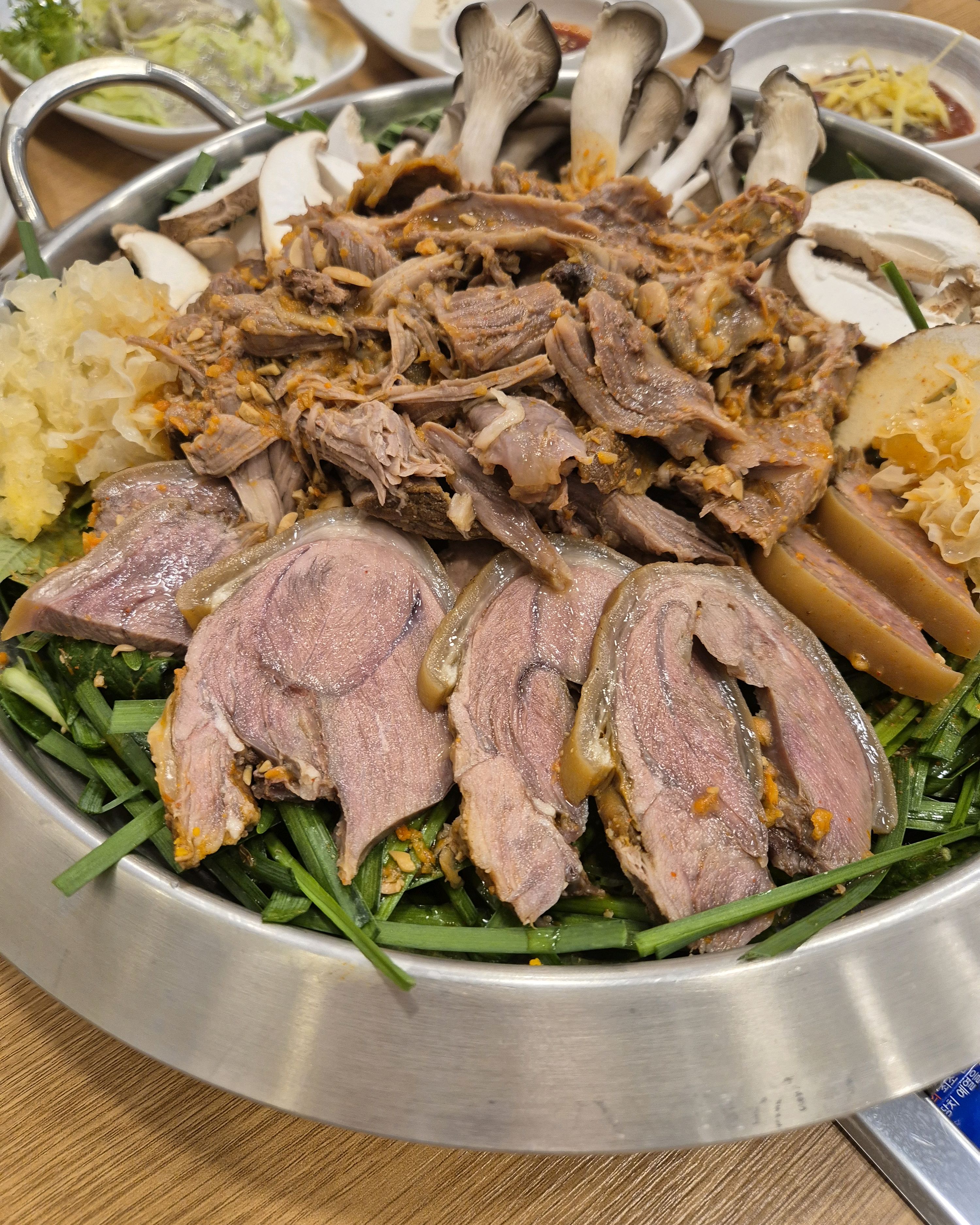 어버의 날이라 부모님 모시고 갈비수육 &전골 먹었어요. - 권선동 맛집 천복집 흑염소 수원권선점