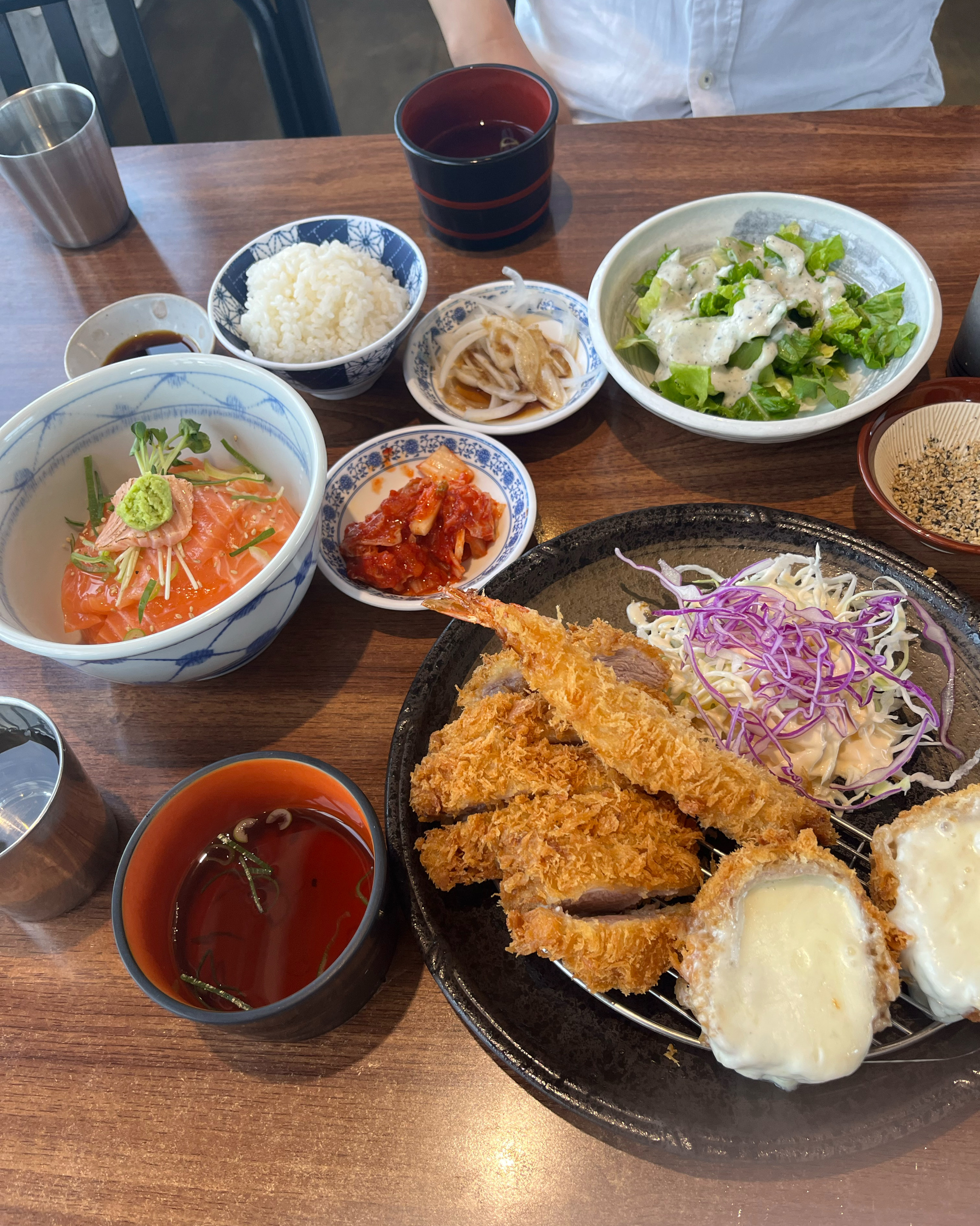 우도갔다가 성산맛집 검색하니 나와서 직접와서 먹어보니 맛있어요 치즈돈까스도 맛있고 연어덮밥
