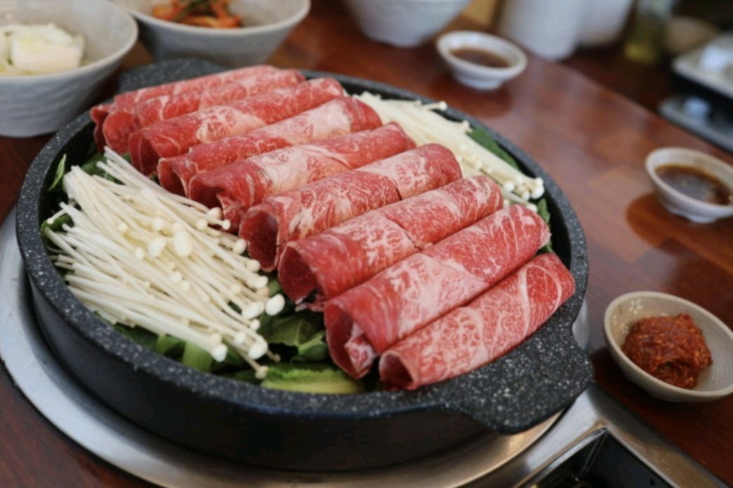 소문 듣고 갔어요. 예약하고 갔어요. 가격도 착하고 전부 맛있었어요. 또 가고 싶을 정도로