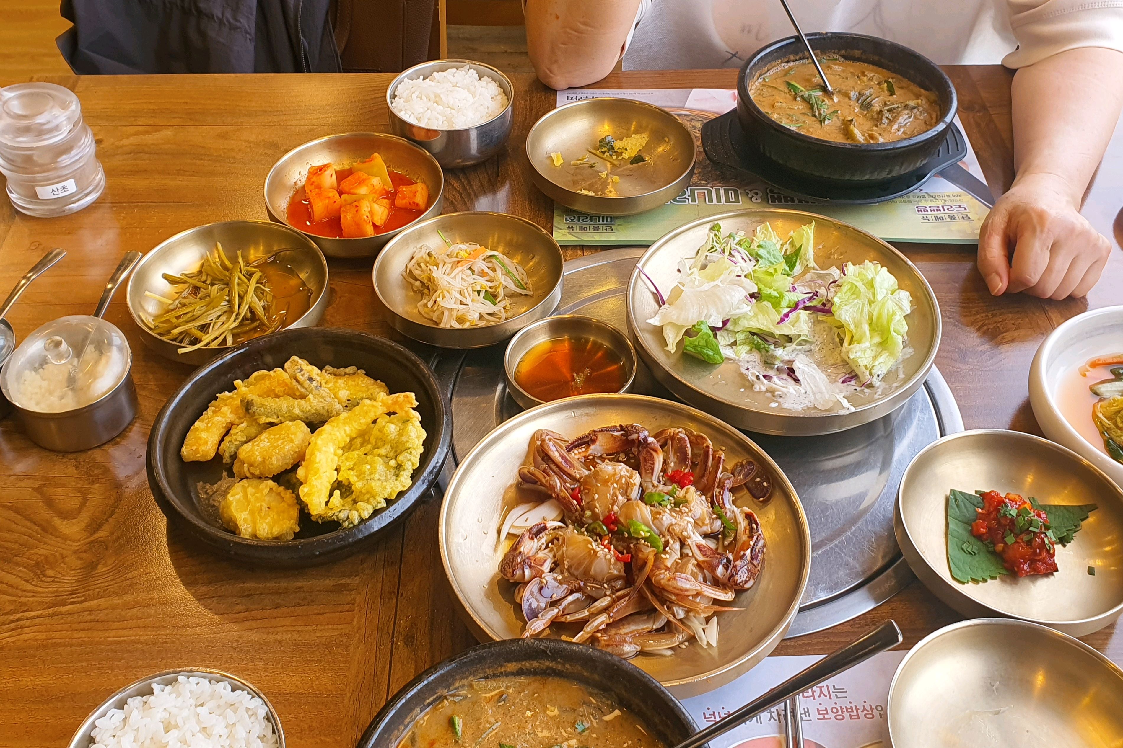늘 오는 매장입니다~매장도 쾌적하고 맛있어요, 간장게장 추어정식 맛있네요!!😀 - 인천 맛집 아우라지 삼산점