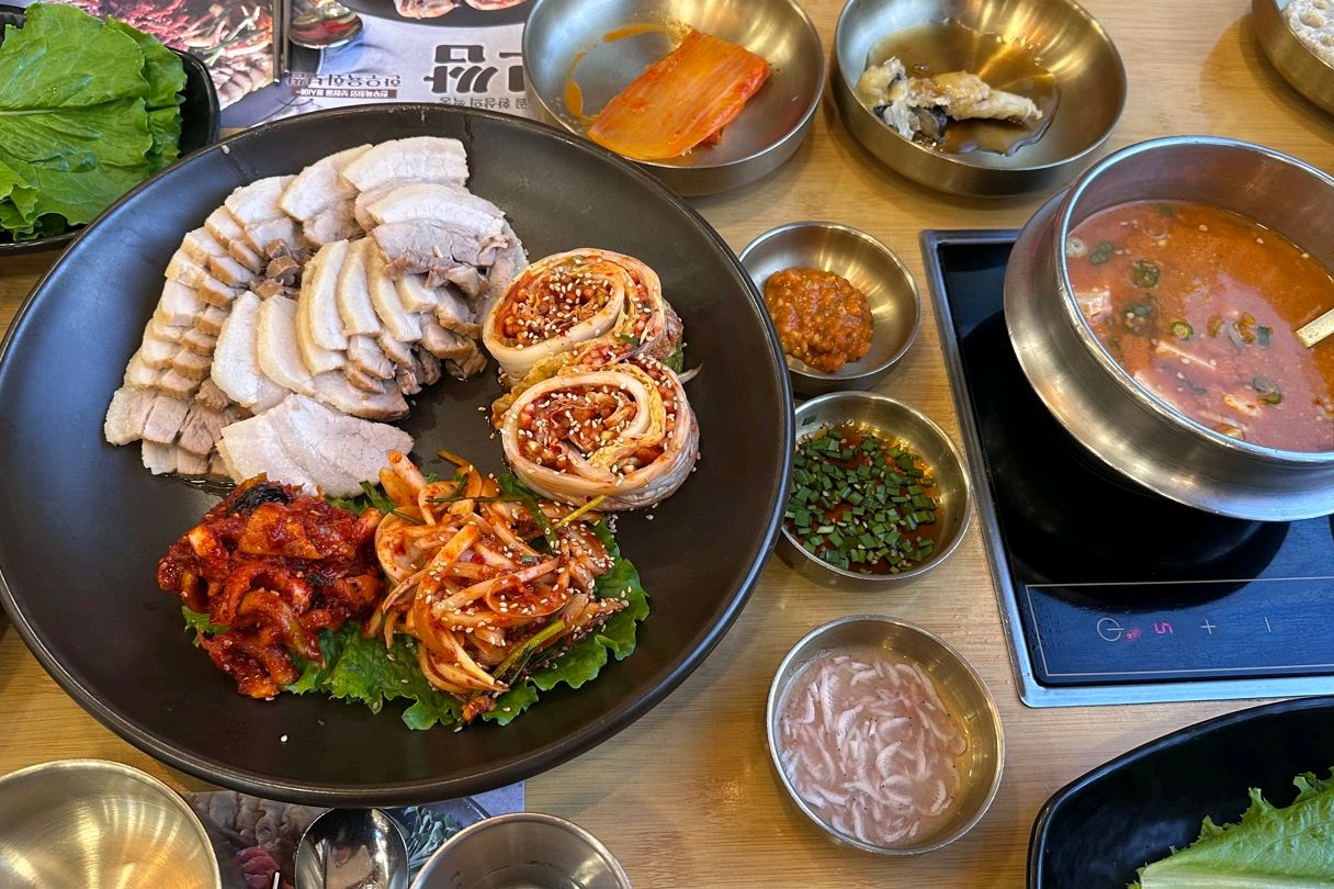 어버이날 식사하러 부모님과 아이와 함께 3대가 왓어요. 주문 후 음식 빠르게 니왓고 솥