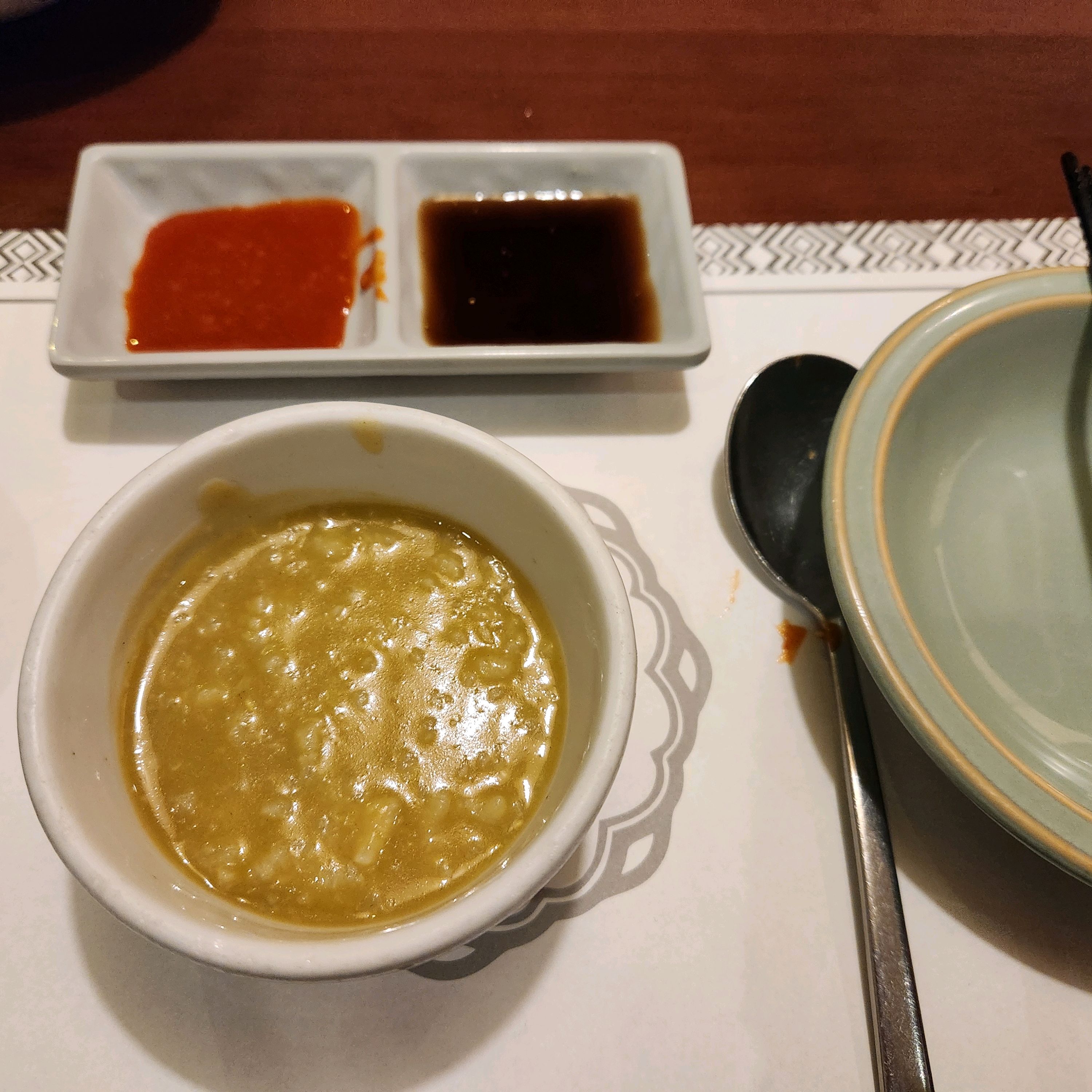 점심 본정식~ 연휴지만 점심메뉴로 주문가능. 전복 요리가 다양하게 나와서 맛있게 먹을수 있