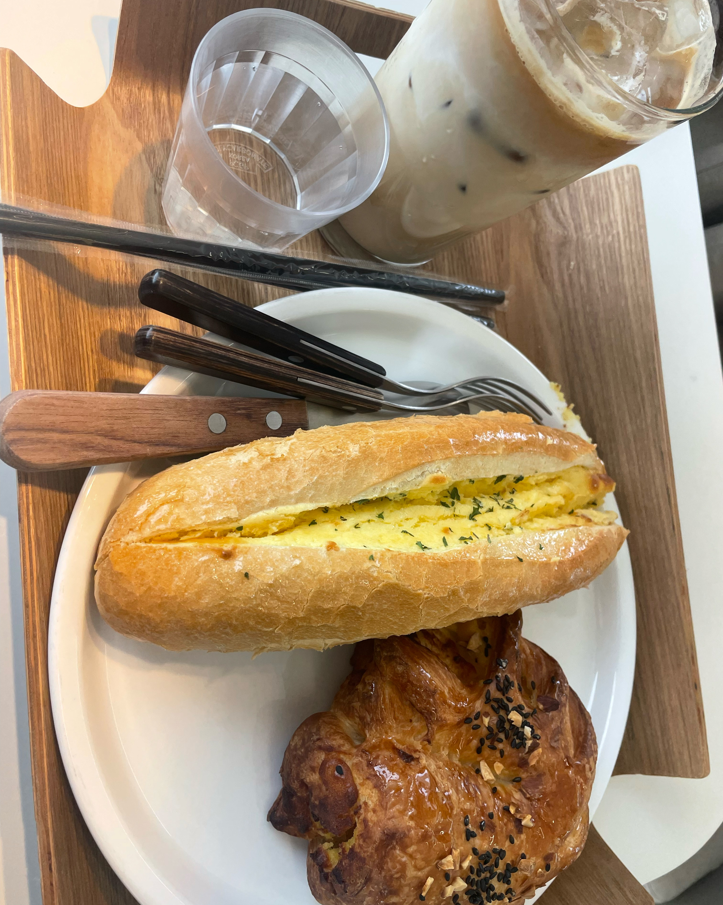 뷰도 너뮤 좋고 빵이 진짜 너무너무맛있어요!!! - 인천 맛집 브레댄코 월미도점