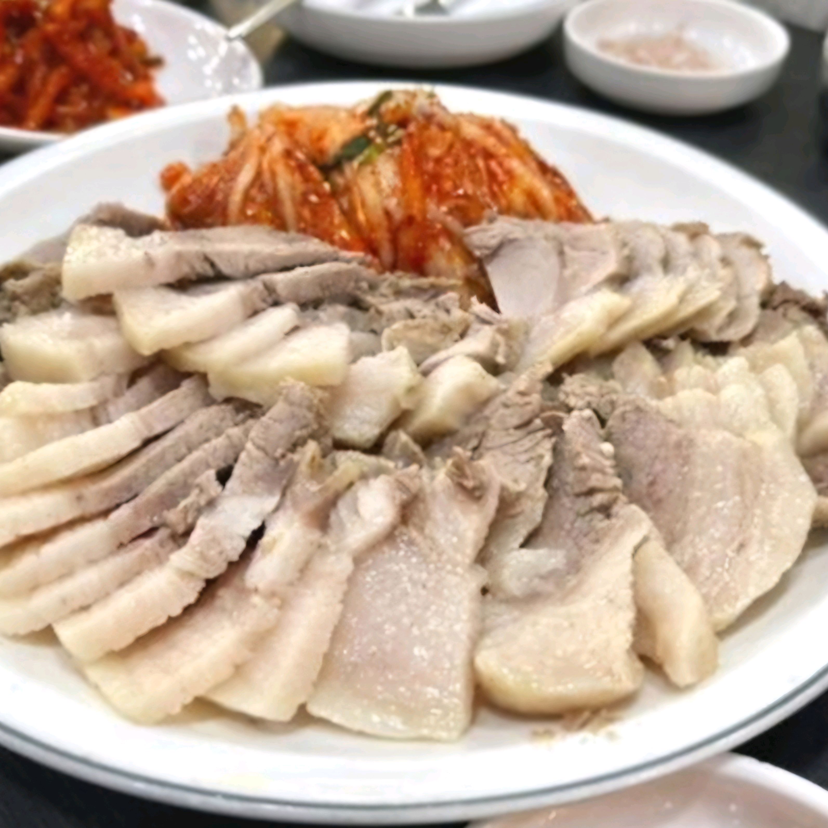 그냥 그래요. - 성수 맛집 훼미리손칼국수보쌈