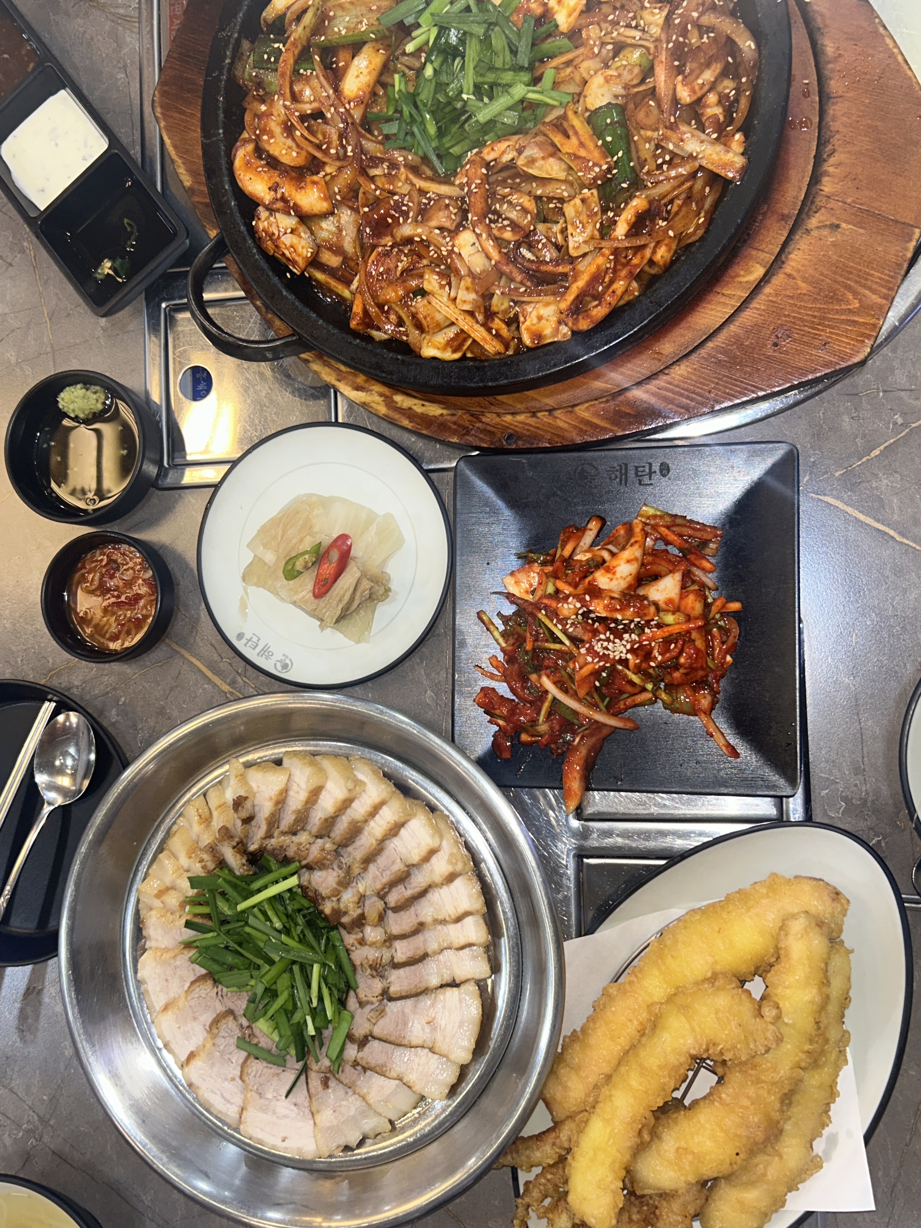 배고파서 뭐먹지 하다가 오게 된 곳인데 가격에 비해 양도 많고 맛있어서 다음에 또 올 것 
