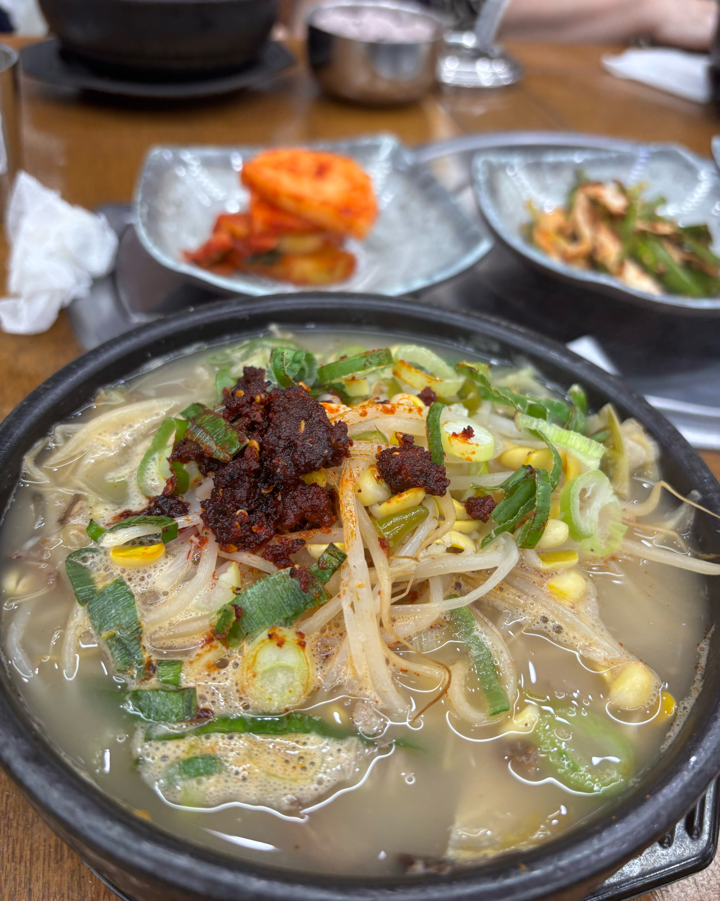 한림수목원 구경후 공항가기전에 이른 저녁 먹으러 왔어요. 개운하고 시원해서 좋아요. 내장탕