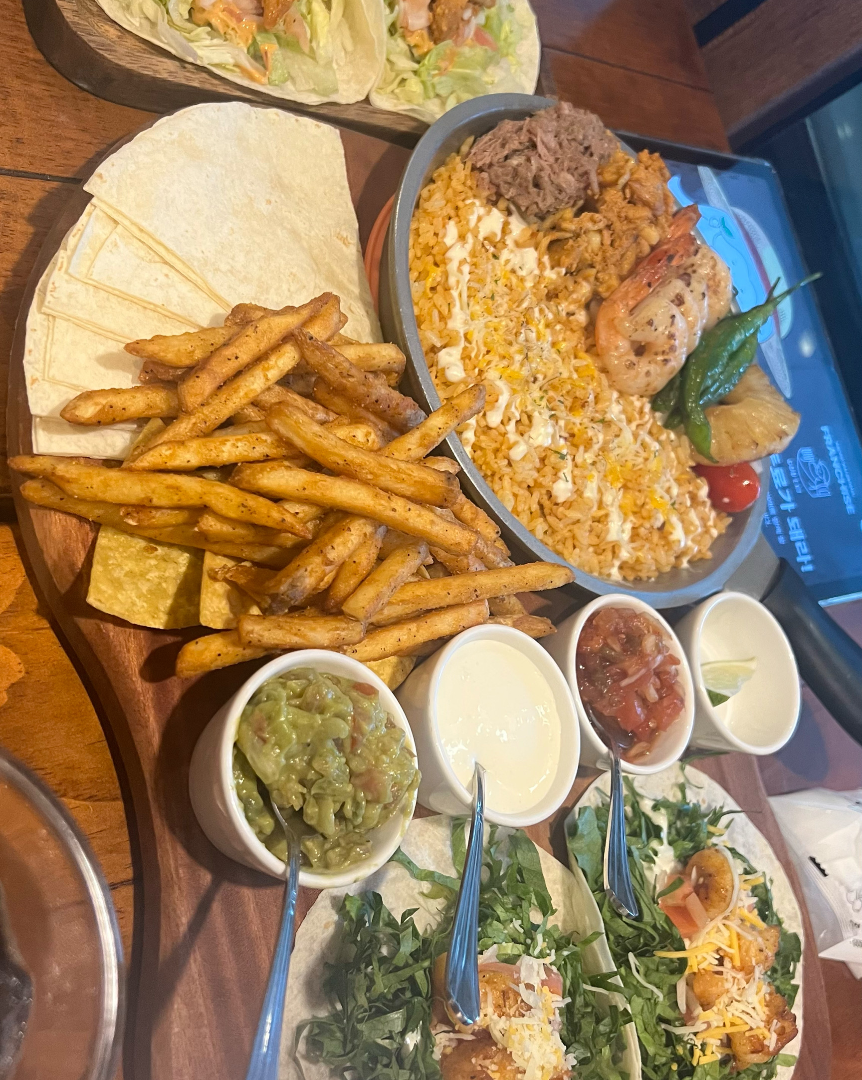 가격도 괜찮고 음식도 맛있네요~~ - 동편마을 맛집 갓잇 인덕원 동편마을점