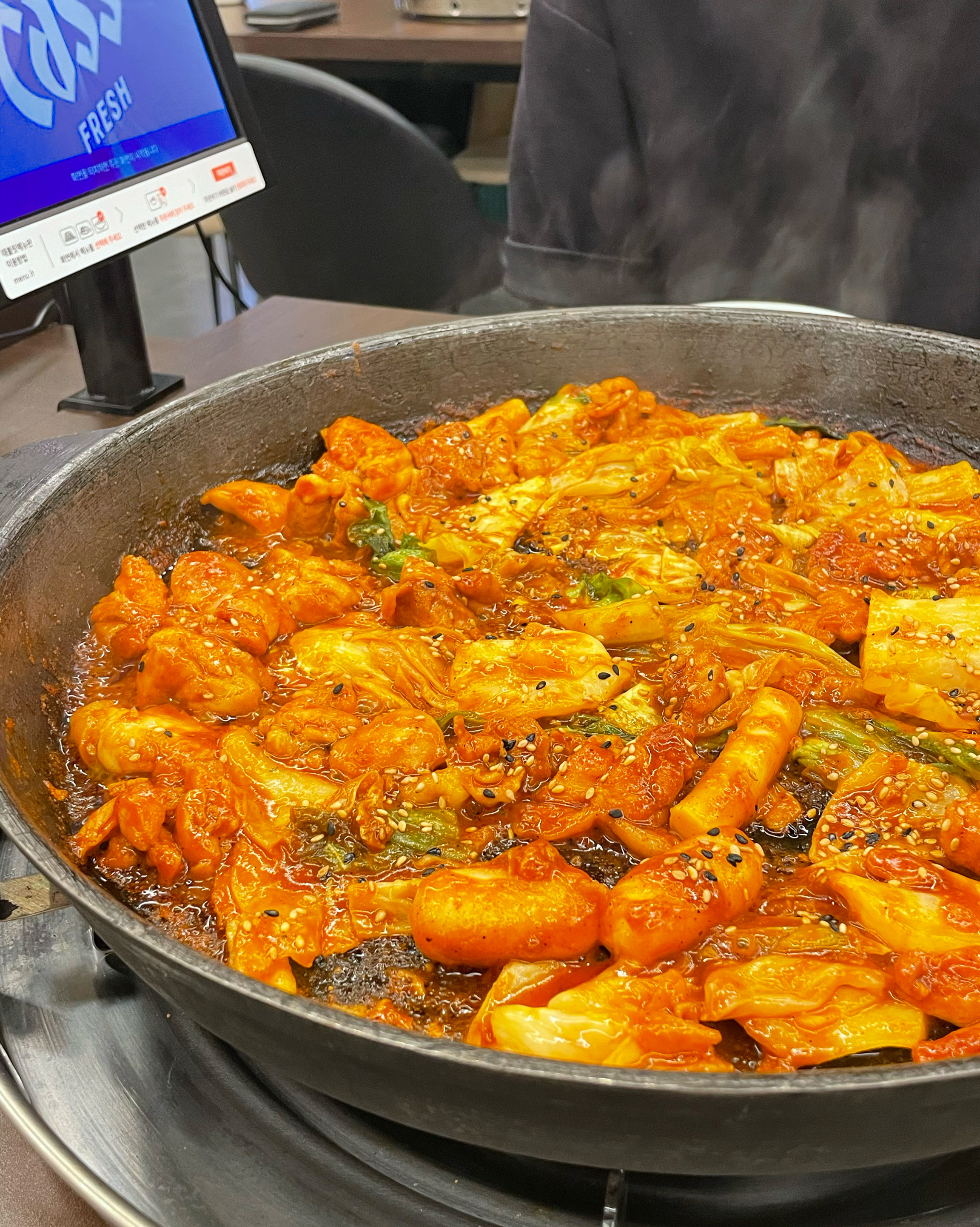 3번째 방문이에여!!! 닭갈비도 넘 맛있고 볶음까지🤤꼭 먹어야합니다 🤍🤍🤍 - 불당동 맛집 최고닭갈비