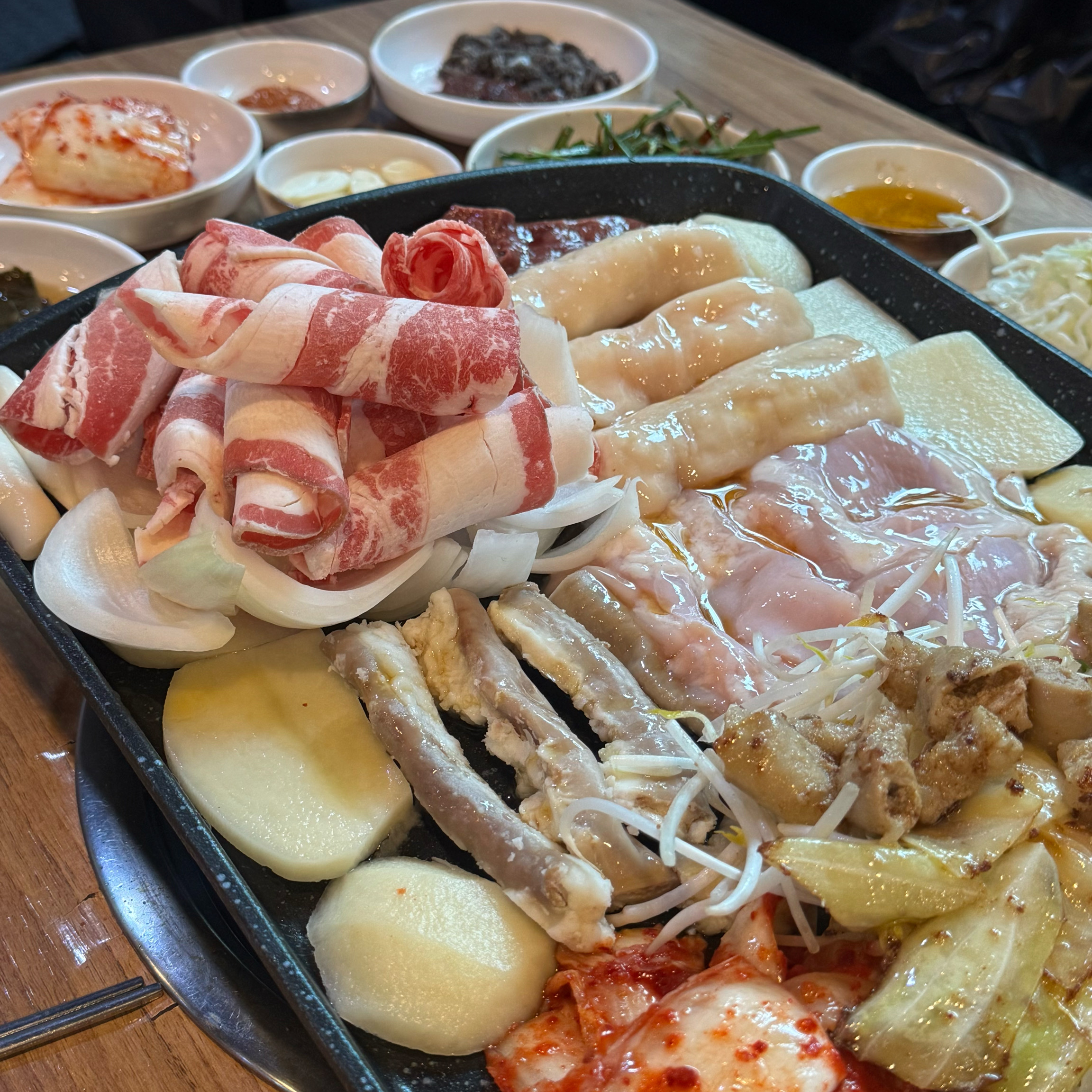 곱창 좋아해서 다른 곱창 집들 많이 가봤지만 한우모둠구이는 여기가 진짜 짱인 것 같아요! 