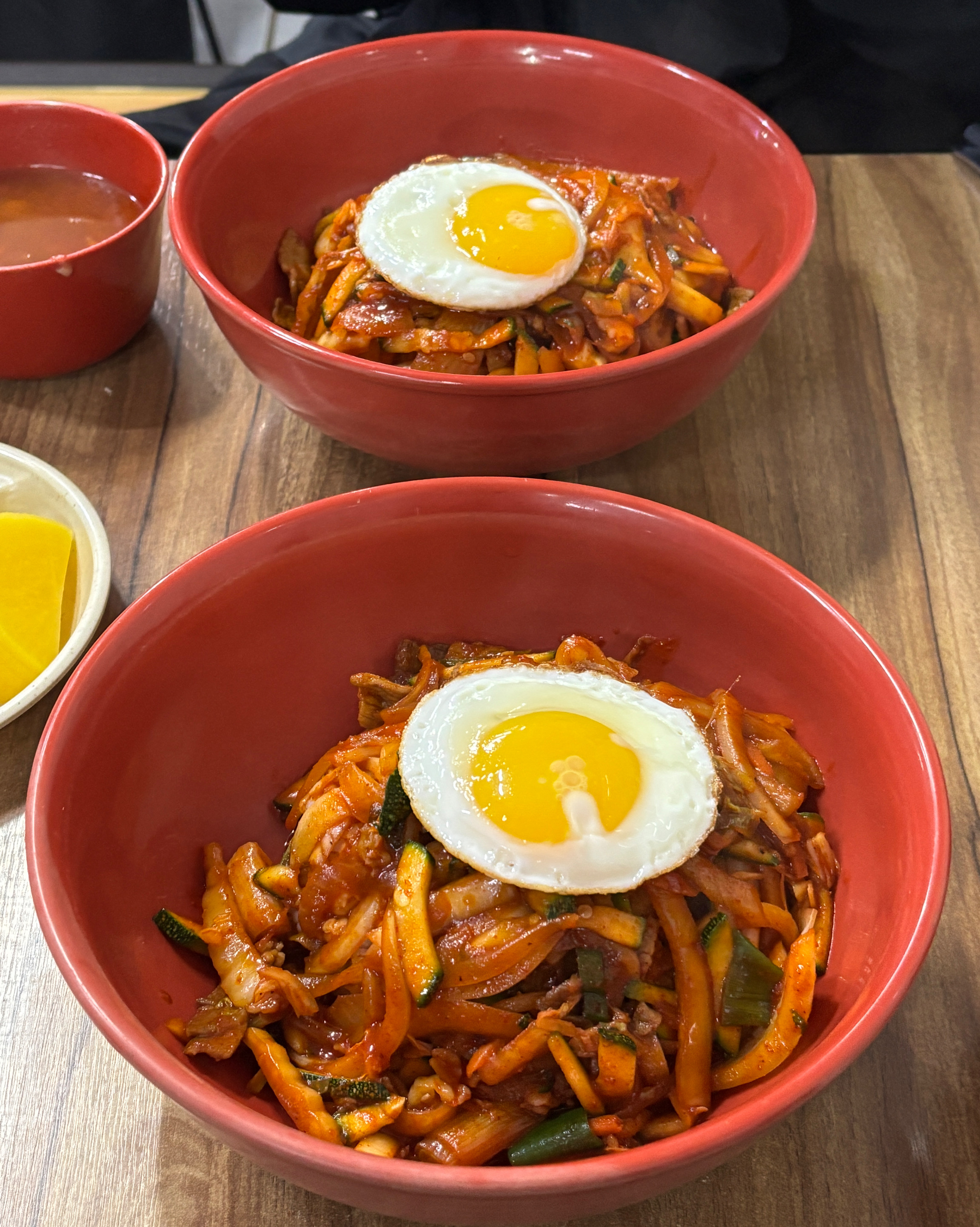 맛은 있었는데 타임별로 있어서 먹는 시간이 엄청 빠듯했어요 천천히 밥먹는 사람은 먹다 나가
