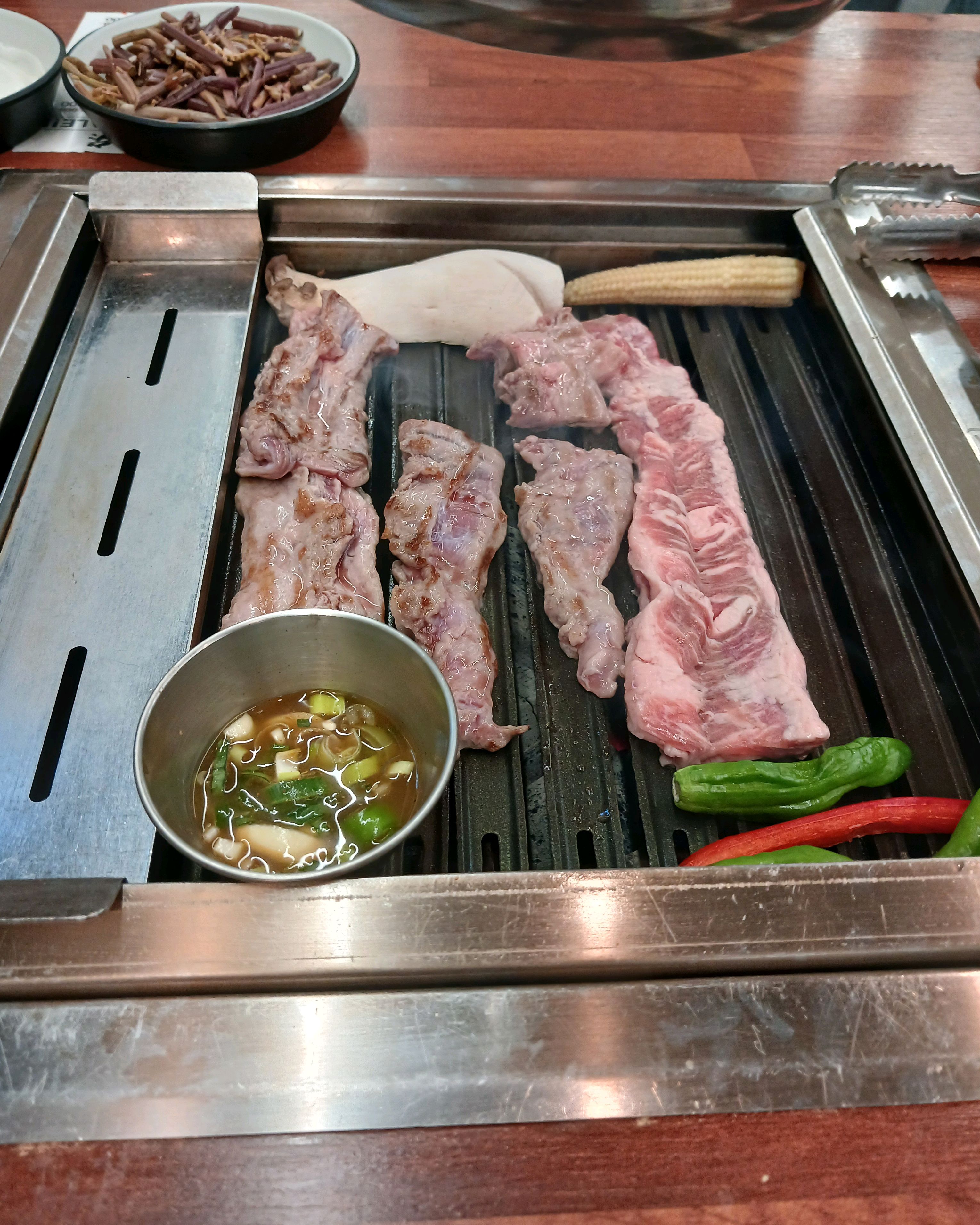 직원분이 고기도 잘 구워주시고 너무 친절해요! 😉😉 - 대전 맛집 육화탄 대전롯데백화점 괴정점