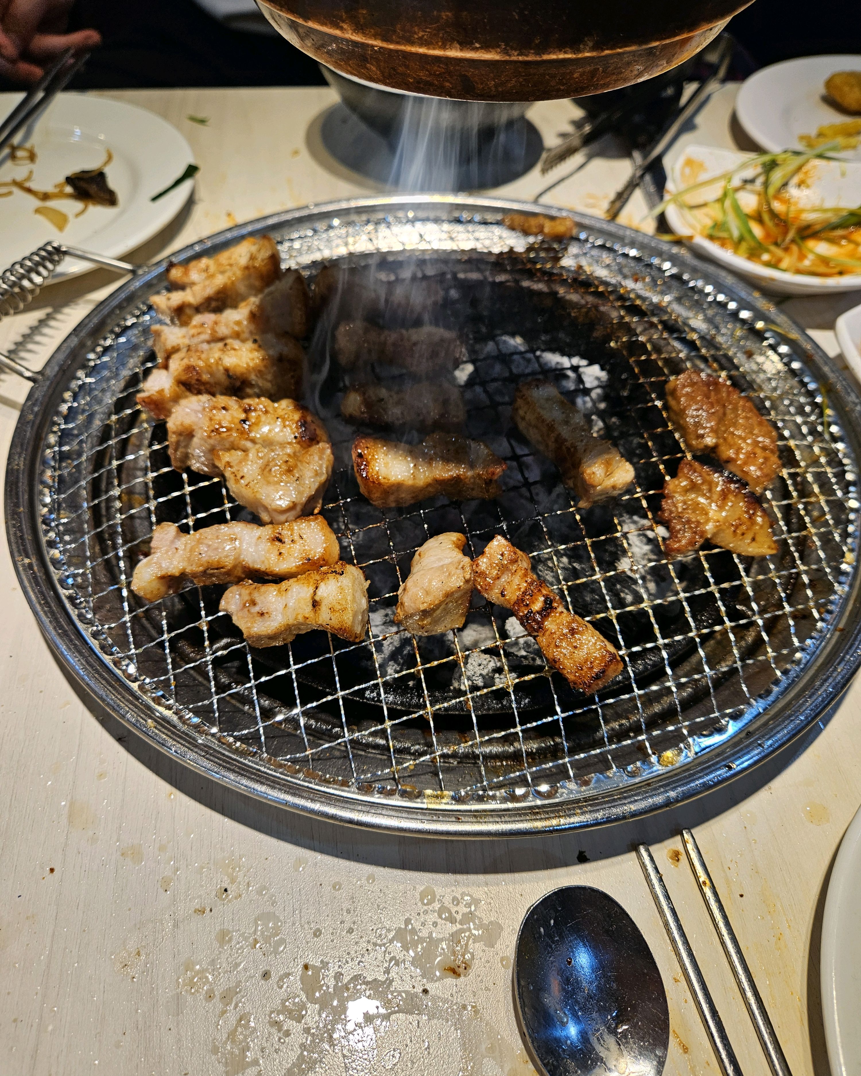 가족끼리 외식하러 방문했는데 모두 만족했어요. 어르신들도 맛있게 드시고 아이들도 고기 잘