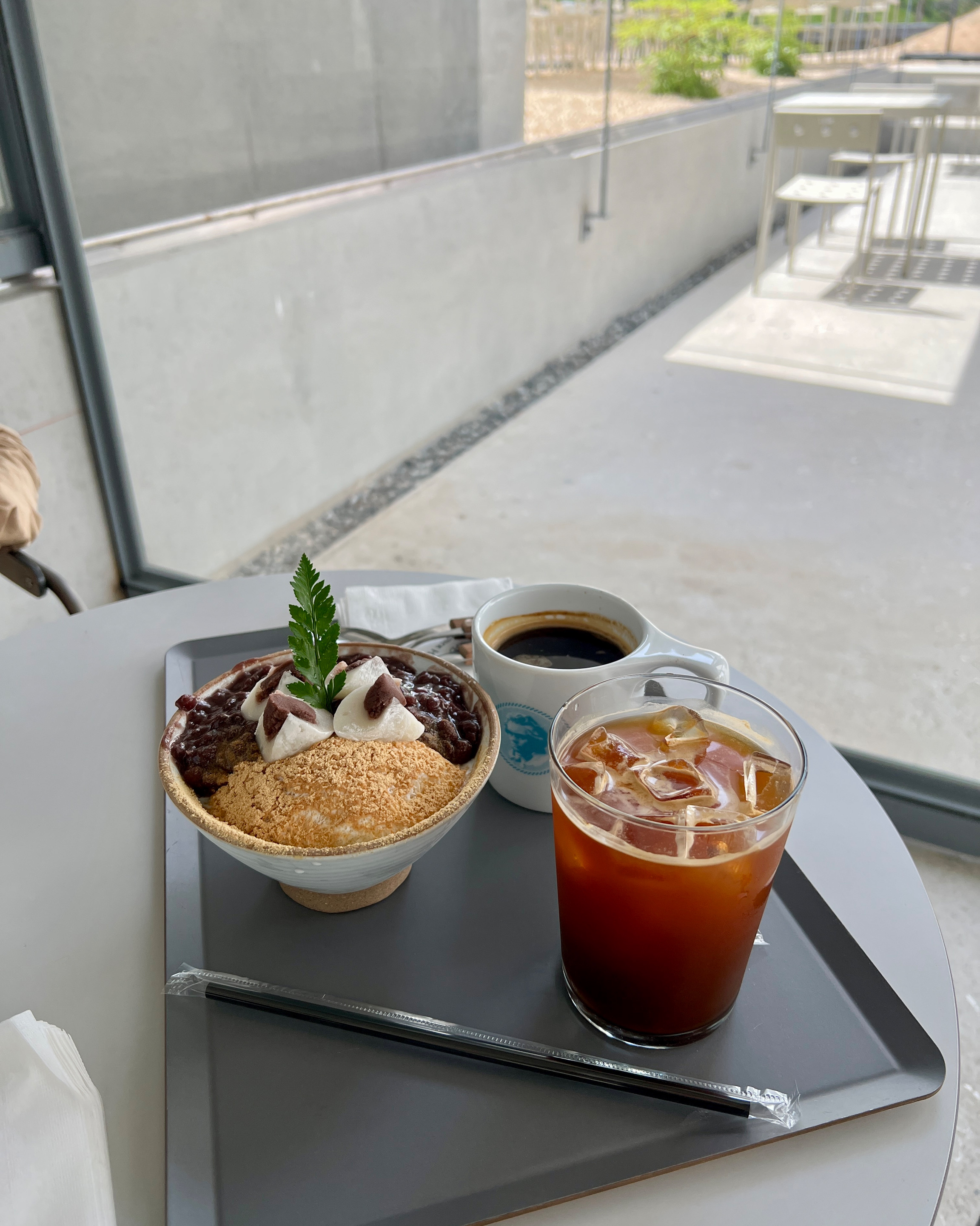 전에 이야기만 듣고 이제서야 방문했네요. 음악도 좋구 빙수 진짜 맛있어요! 다음에는 음악