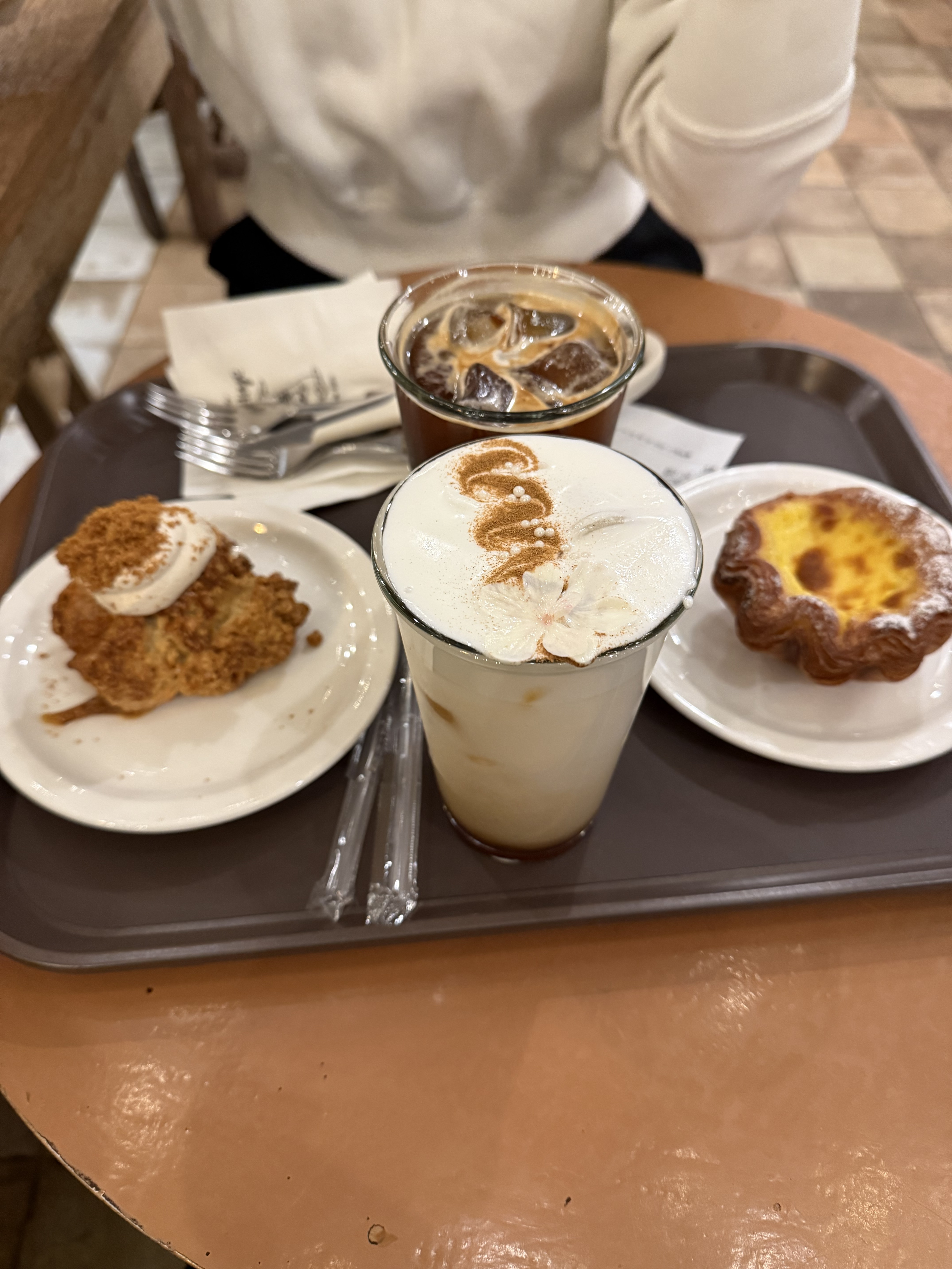 빵도 맛있고 커피도 맛있구 분위기도 맛있어용 - 대구 맛집 브리튼헨지 수성못본점