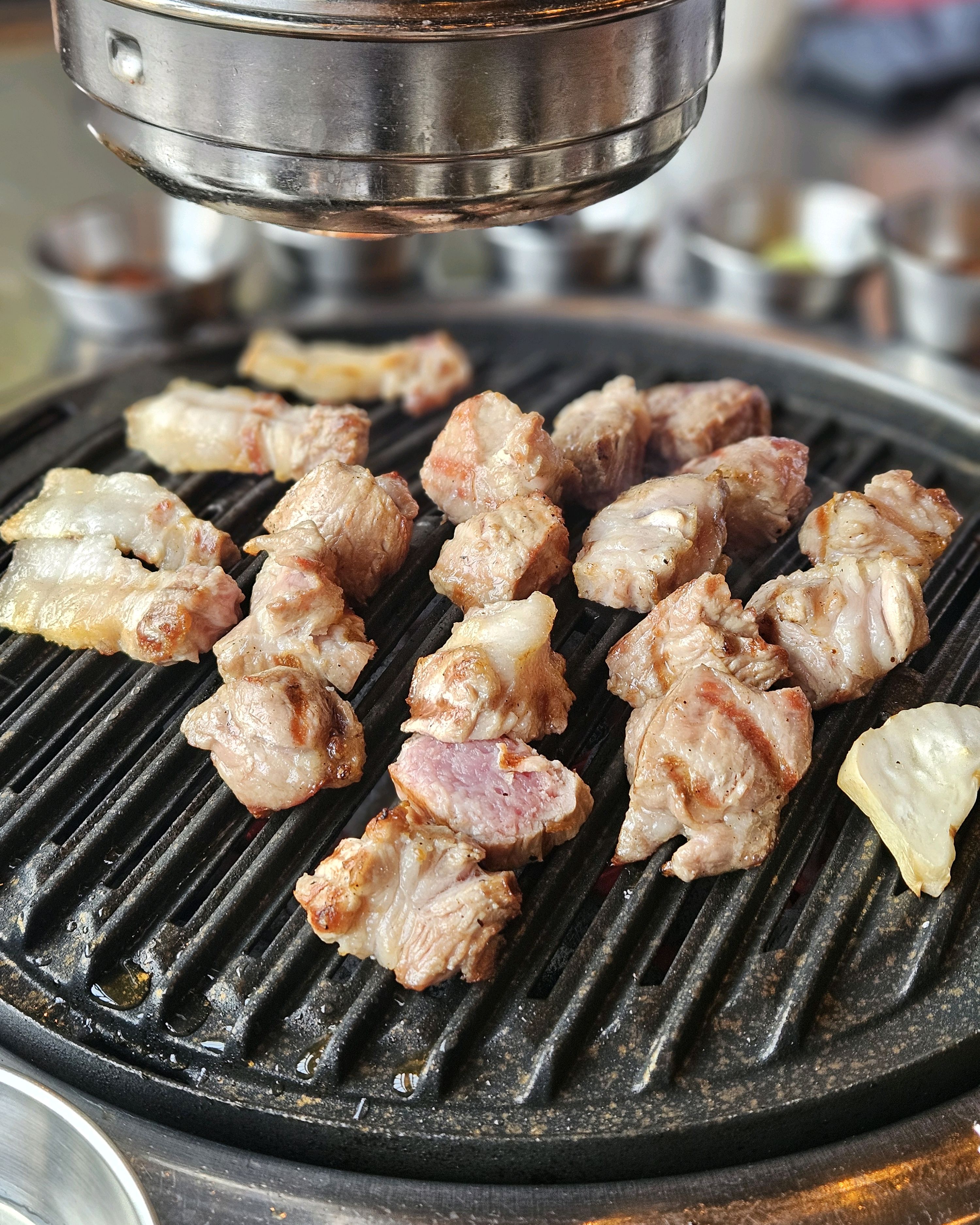 고기랑 이것저것 같이 먹는거 좋아하는데 기본 반찬이 다양해서 너무 좋았어요!! 고기는 잘