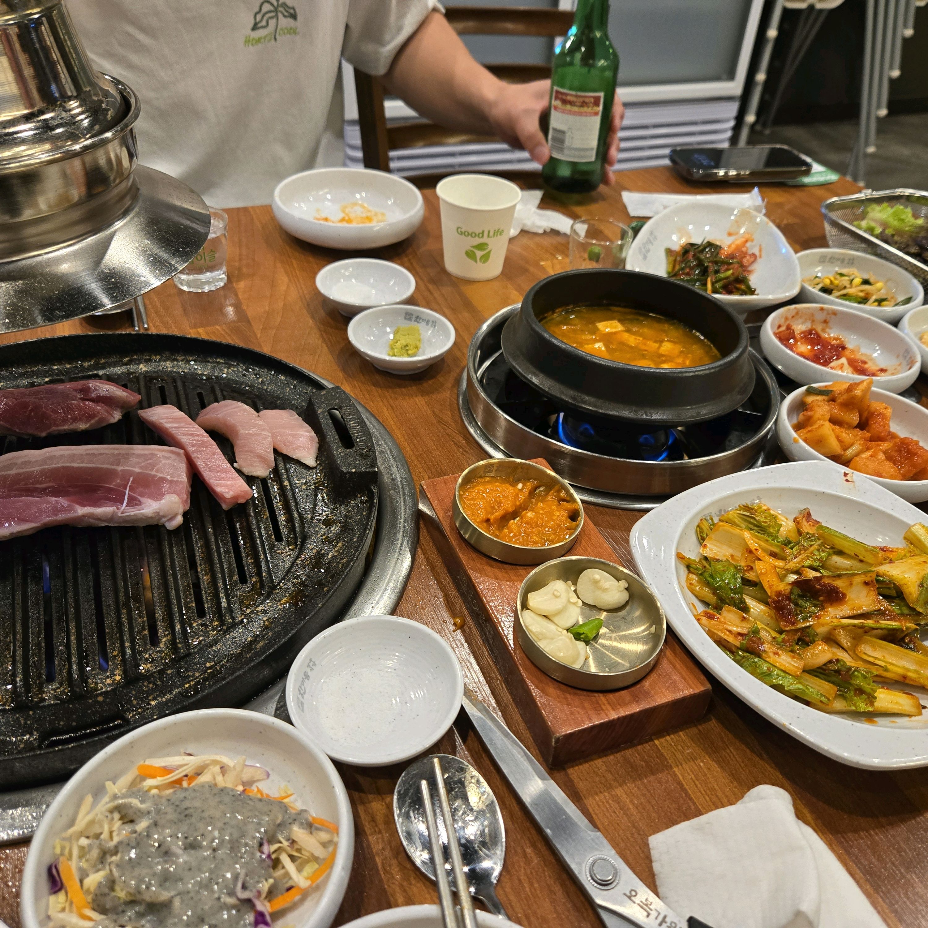 어버이날 기념 부모님과 아이 함께 식사하기 좋아요^^ 고기 질도 좋고 맛도 좋고 고기와 곁
