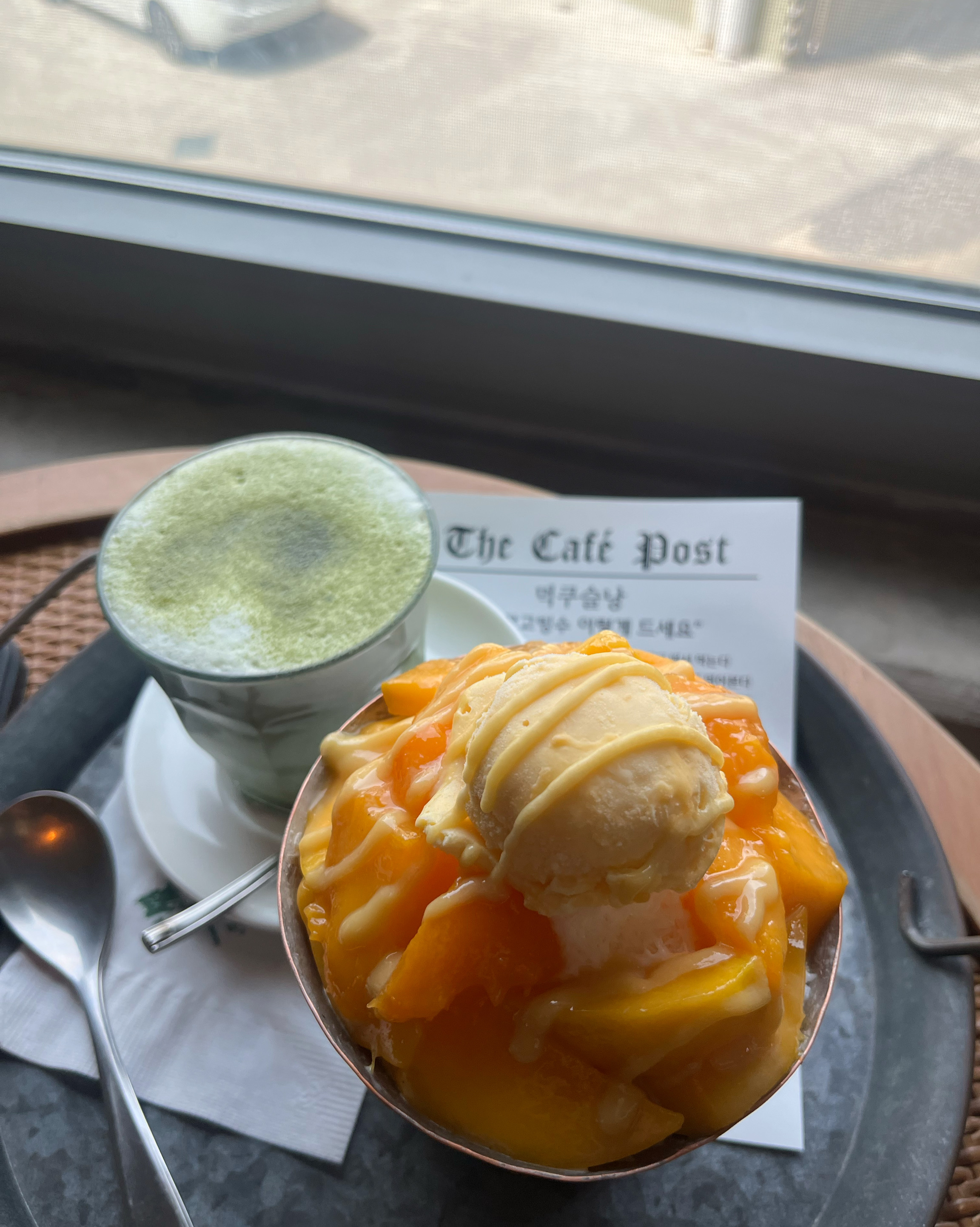 망고빙수 너무 맛있었어요! 강아지도 있는데 얌전하고 너무 귀여웠어요ㅠㅠ 그린티라떼도 진하고