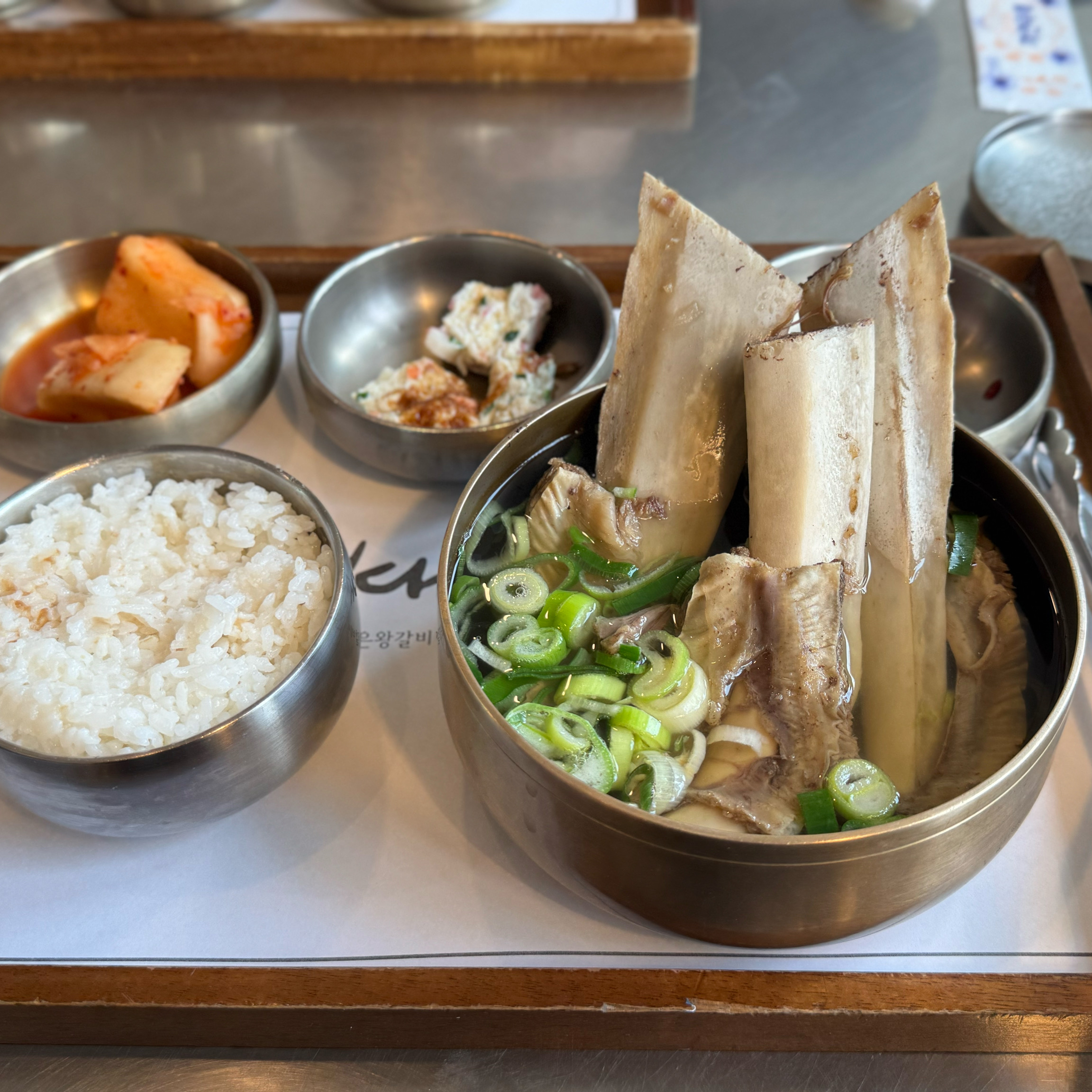 예전부터 와보고싶었는데 드디어 방문! ㅋㅋㅋ 왕갈비탕 고기도 국물도 맛있어요 - 불당동 맛집 현대정육점 신불당본점