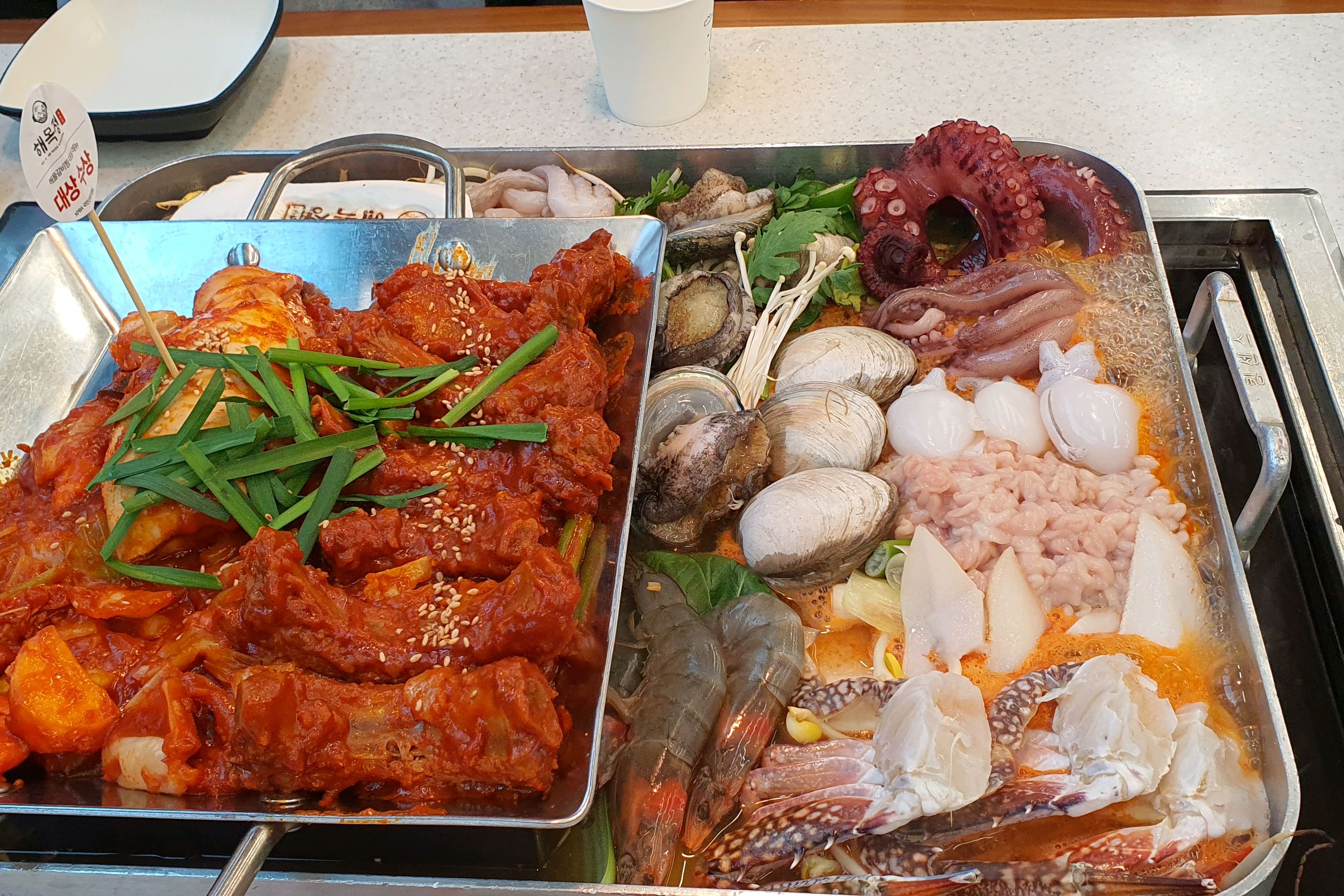 정말 푸짐하고 맛있어요. 해물 정말 싱싱하고 칼칼하니 좋아요. 그렇다고 맵기 보통으로 하면
