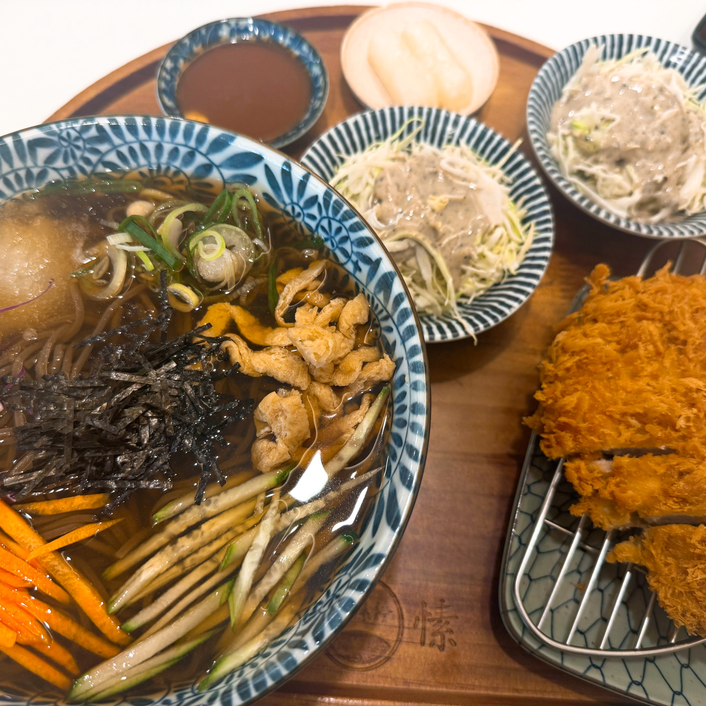 돈까스 생각나서 먹으러 왔어요 음식도 정갈하게 깔끔하게 나오고 너무 맛있어요💖 직원분들도 