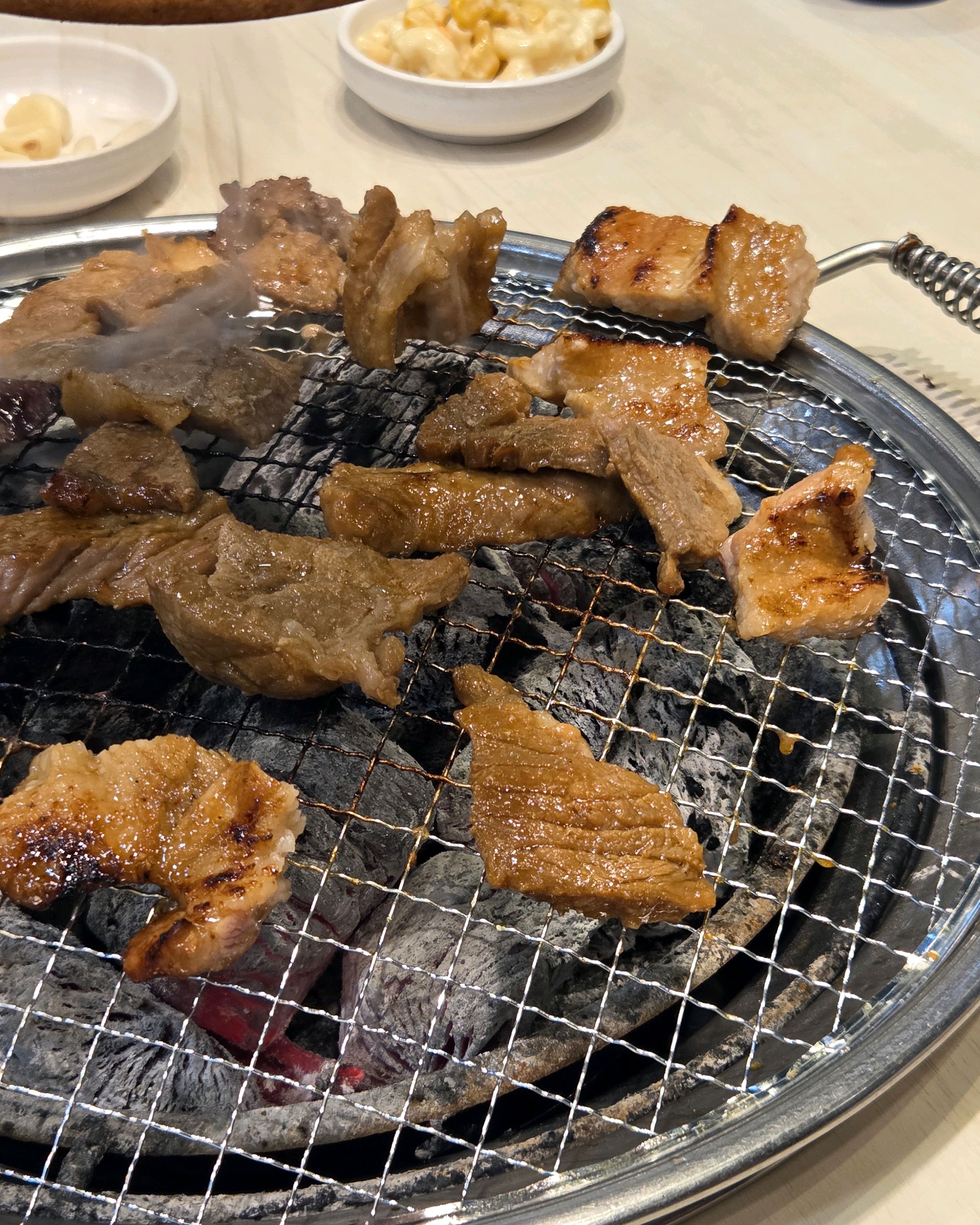 언제와도 매장이 청결하고 직원분들이 친절한 것 같아요~! 맛있게 먹고 갑니다! - 영통 맛집 명륜진사갈비 수원영통구청점