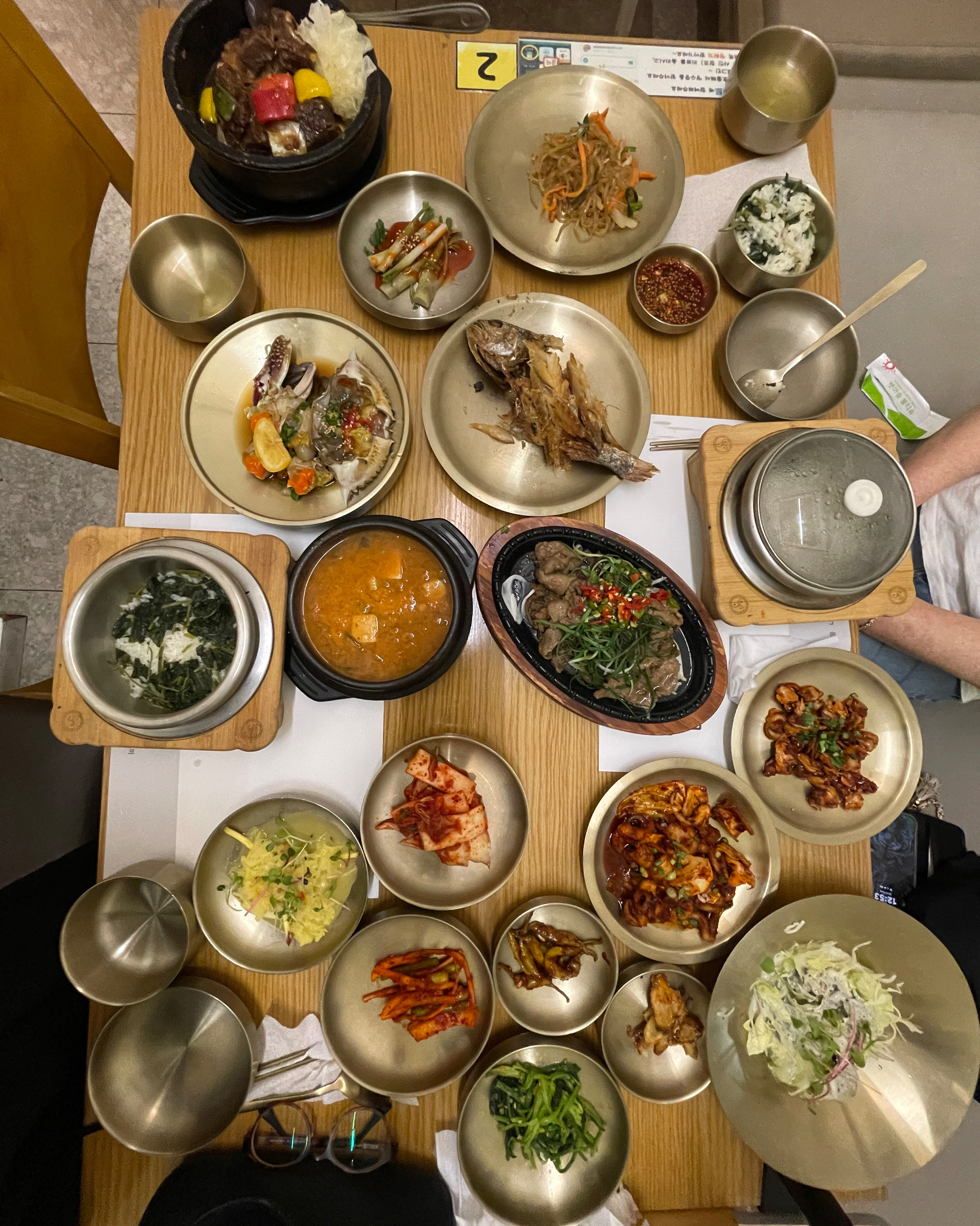 1인 59000원인데 돈이 아깝지 않게 양이 푸짐해요. 어머니와 둘이 먹었는데 양도 많고